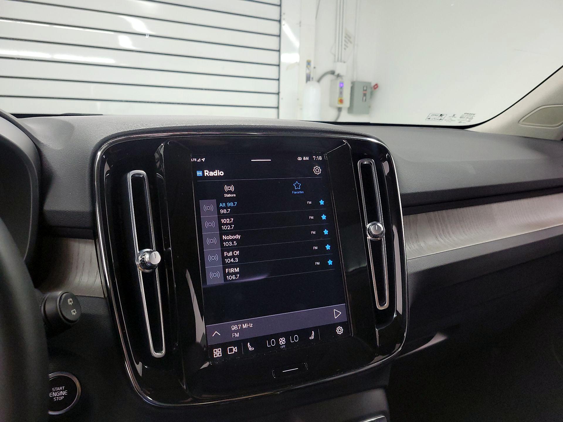 Thumbnail: 2023 Volvo XC40 - 16