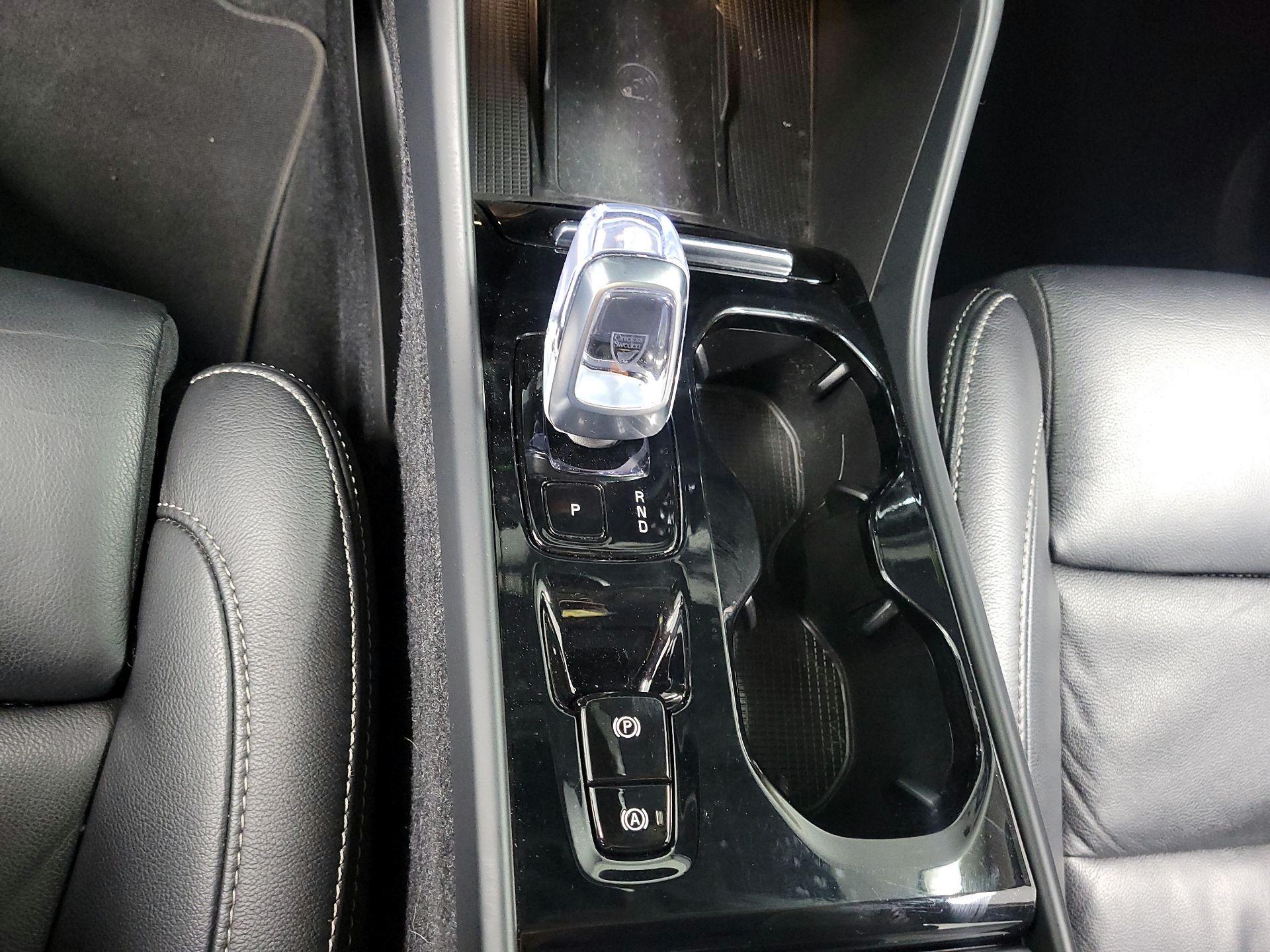 Thumbnail: 2023 Volvo XC40 - 18