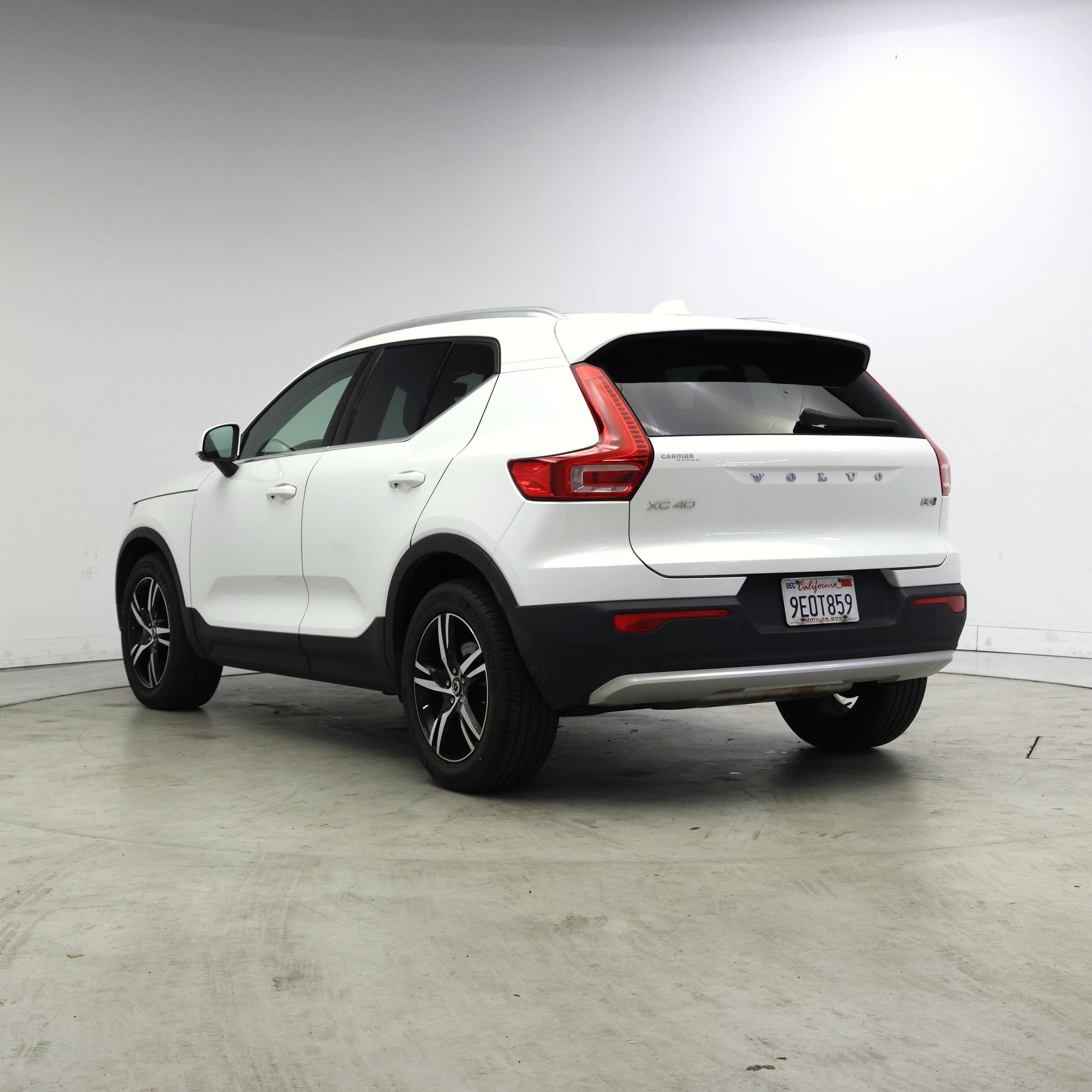 Thumbnail: 2023 Volvo XC40 - 2