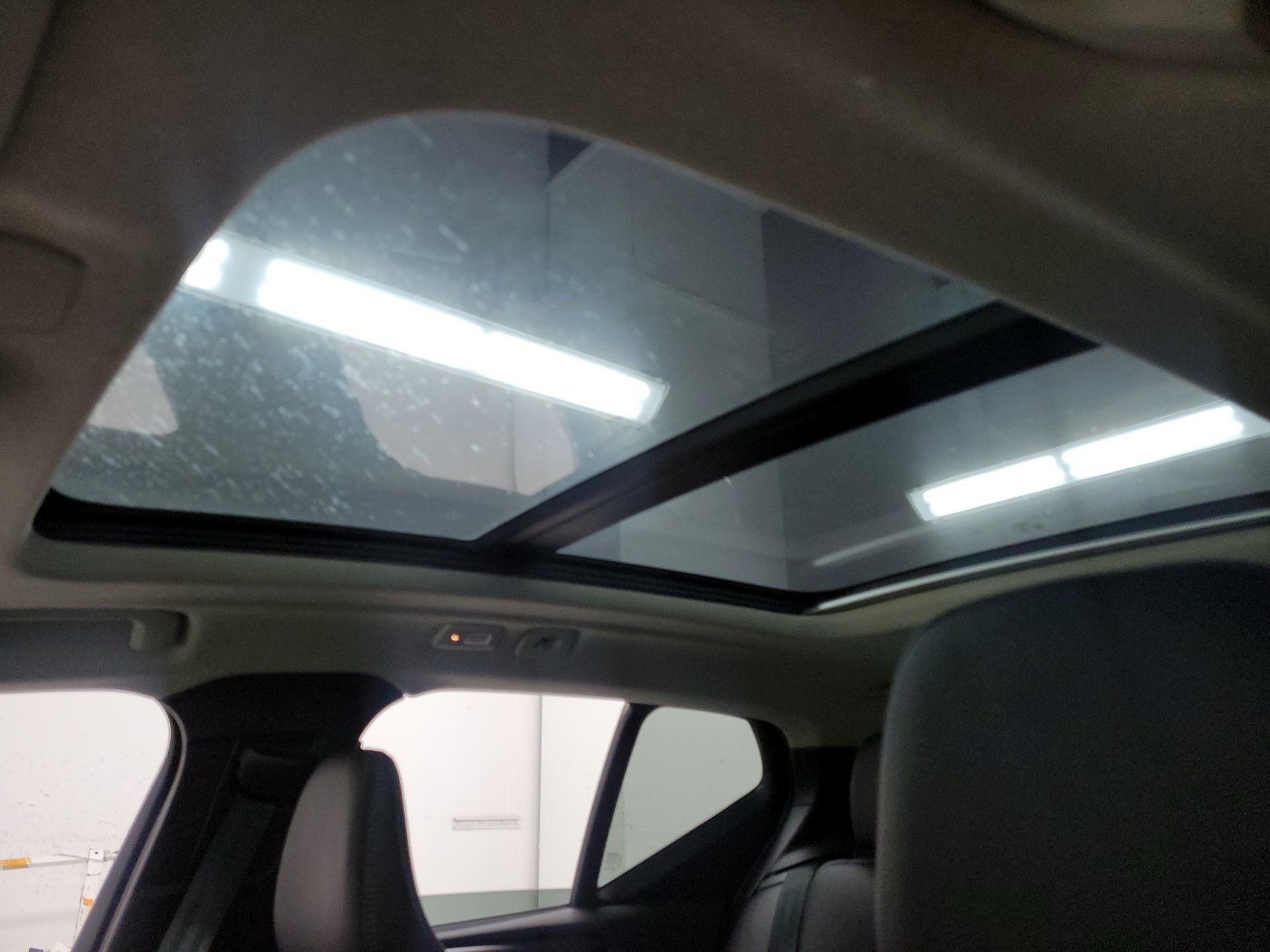 Thumbnail: 2023 Volvo XC40 - 20