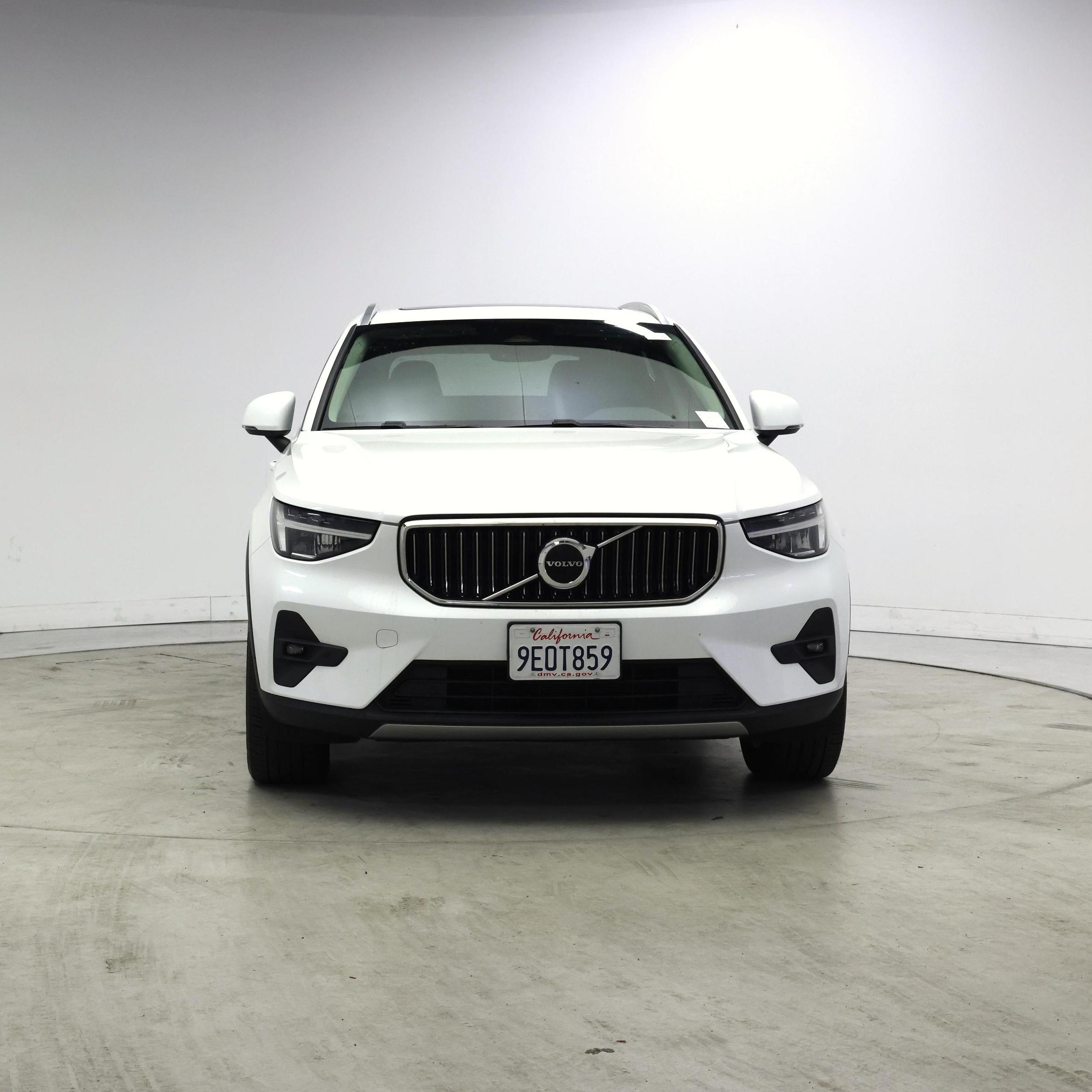 Thumbnail: 2023 Volvo XC40 - 5