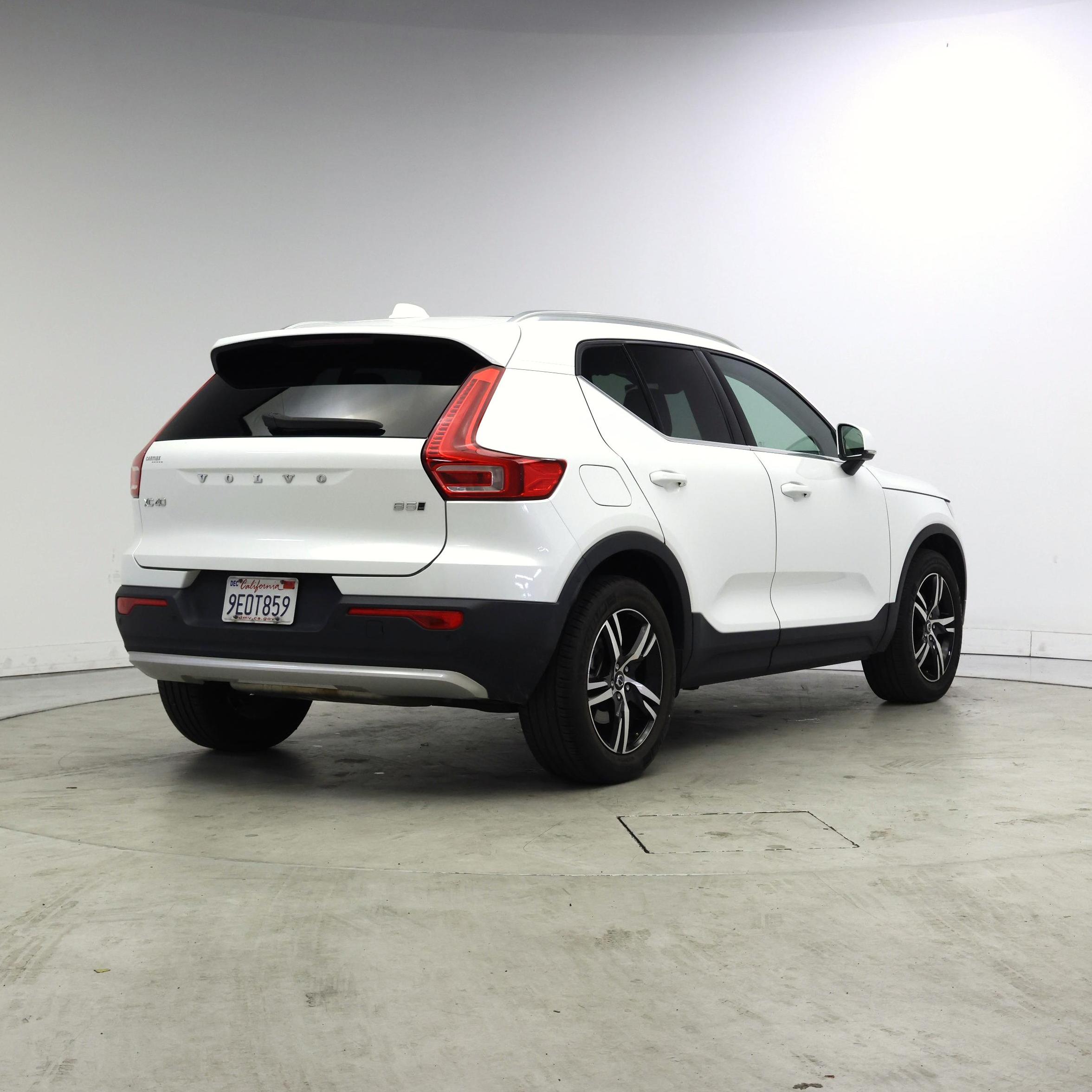 Thumbnail: 2023 Volvo XC40 - 8