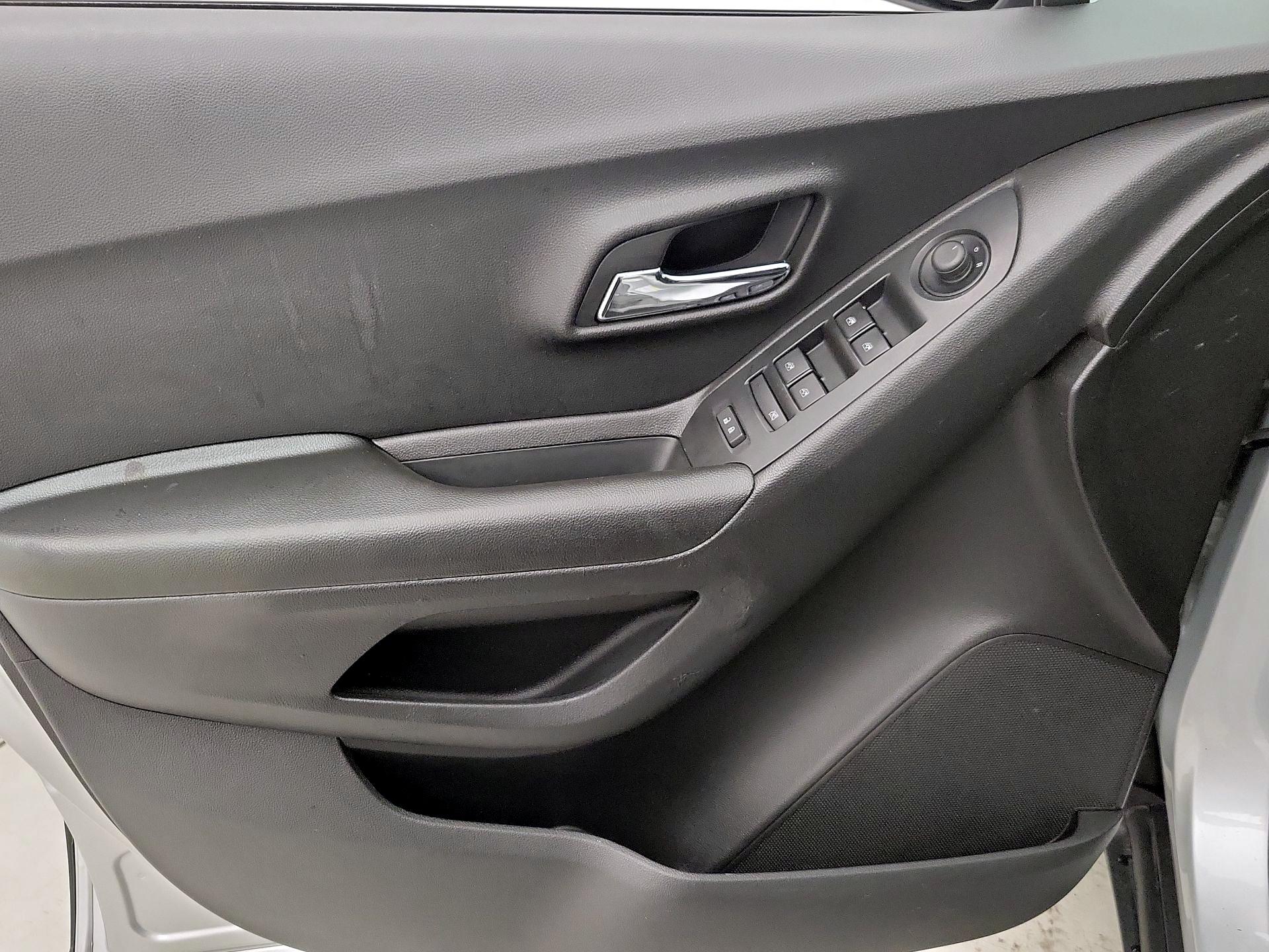 Thumbnail: 2021 Chevrolet Trax - 12