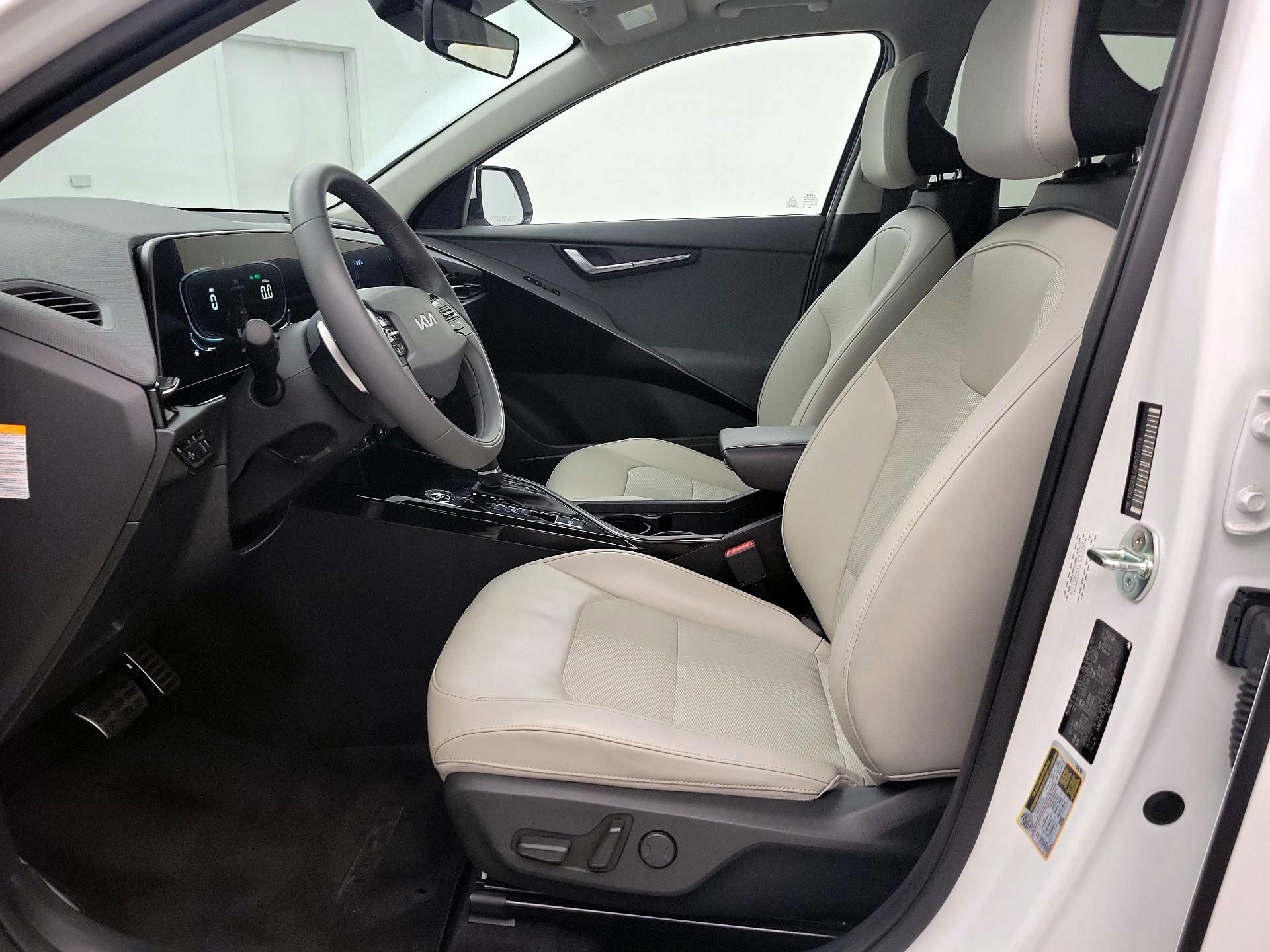 Thumbnail: 2023 Kia Niro - 11