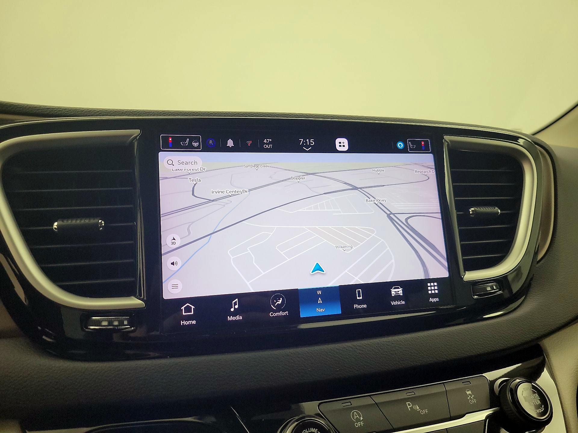 Thumbnail: 2022 Chrysler Voyager - 14