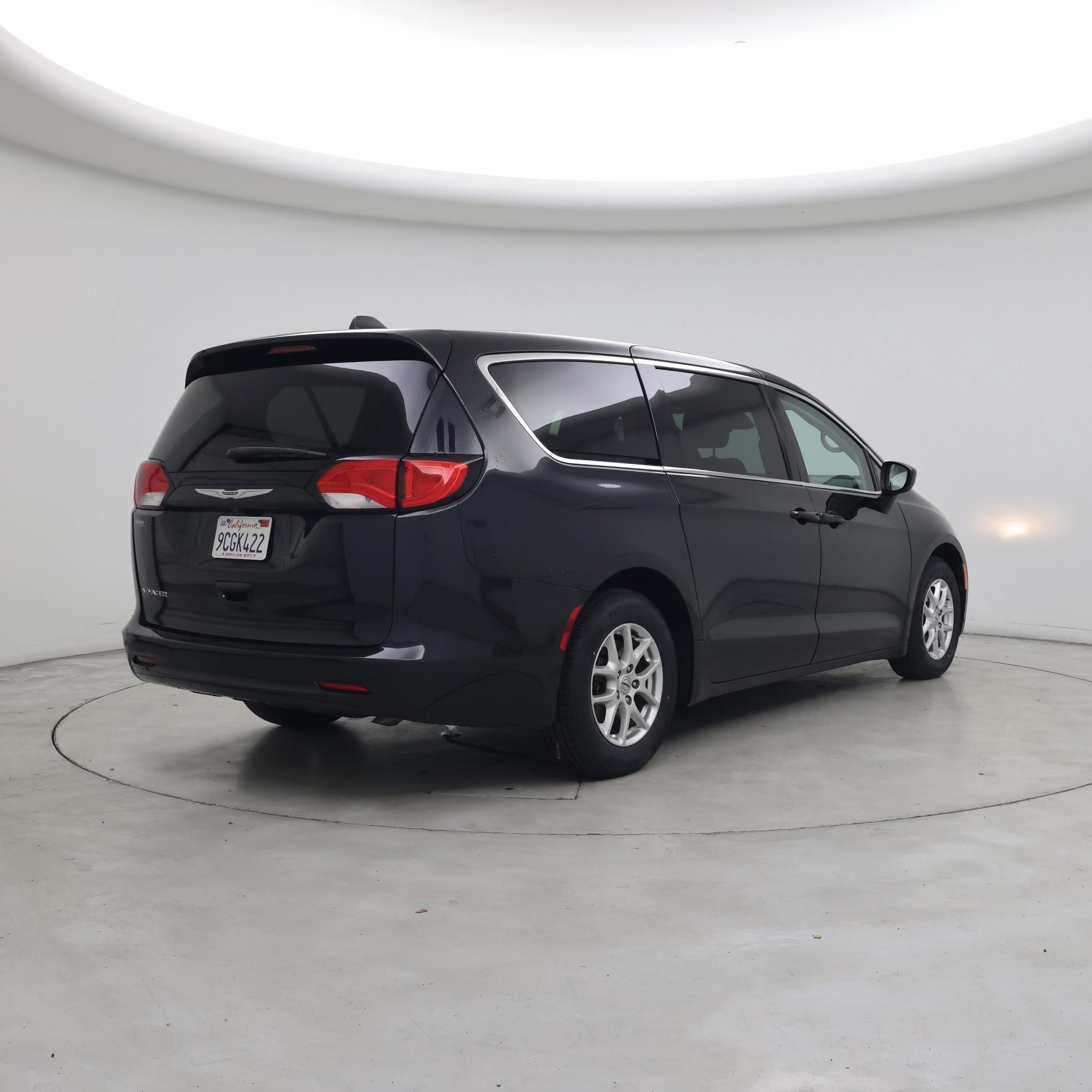 Thumbnail: 2022 Chrysler Voyager - 8