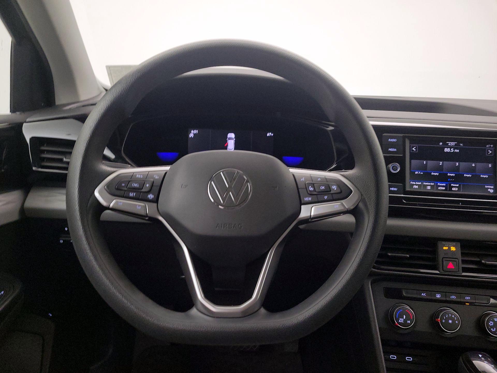 Thumbnail: 2022 Volkswagen Taos - 10