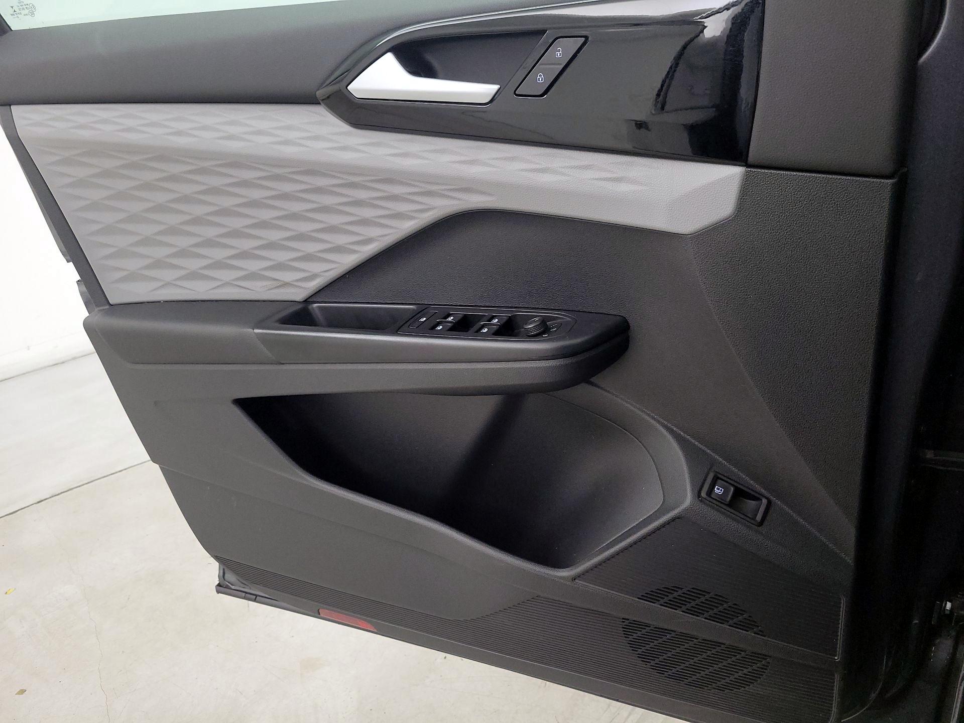 Thumbnail: 2022 Volkswagen Taos - 12