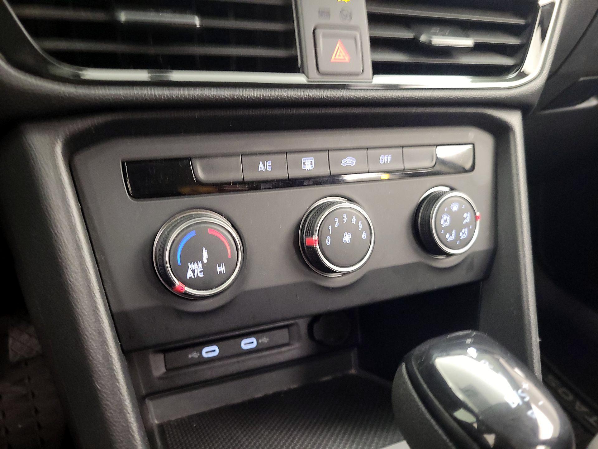 Thumbnail: 2022 Volkswagen Taos - 16