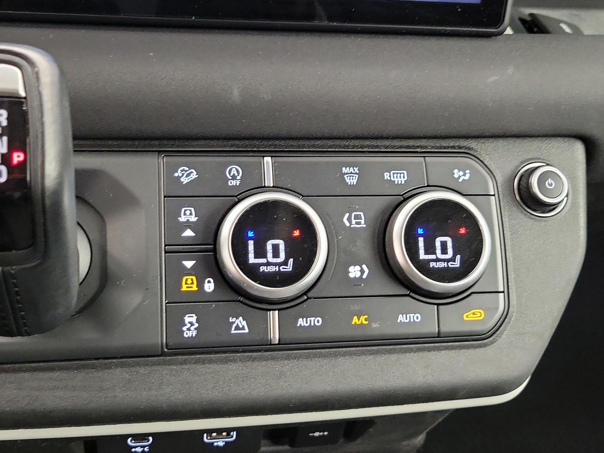 Thumbnail: 2021 Land Rover Defender - 17