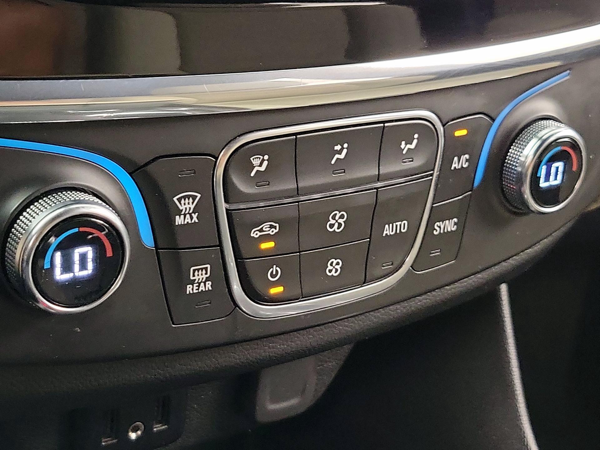 Thumbnail: 2023 Chevrolet Traverse - 16