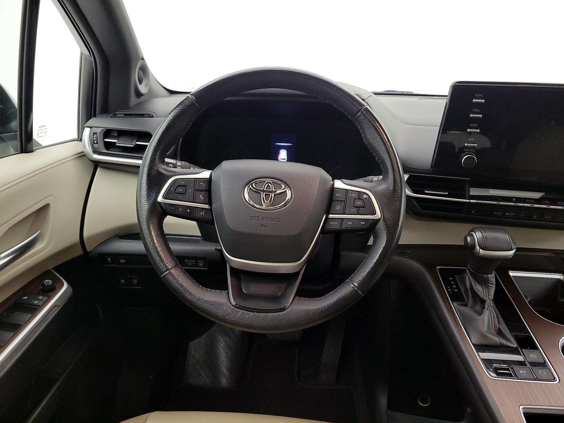 Thumbnail: 2021 Toyota Sienna - 10