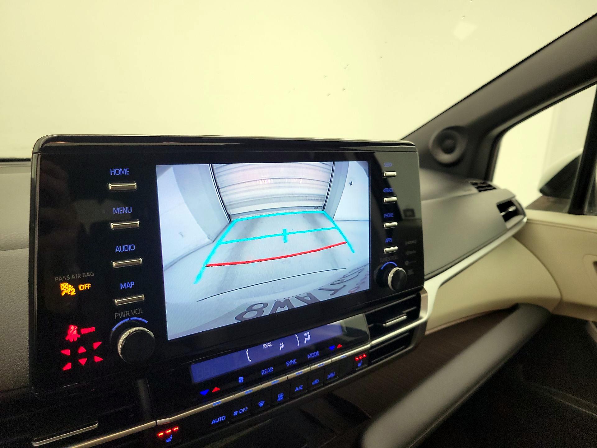 Thumbnail: 2021 Toyota Sienna - 14