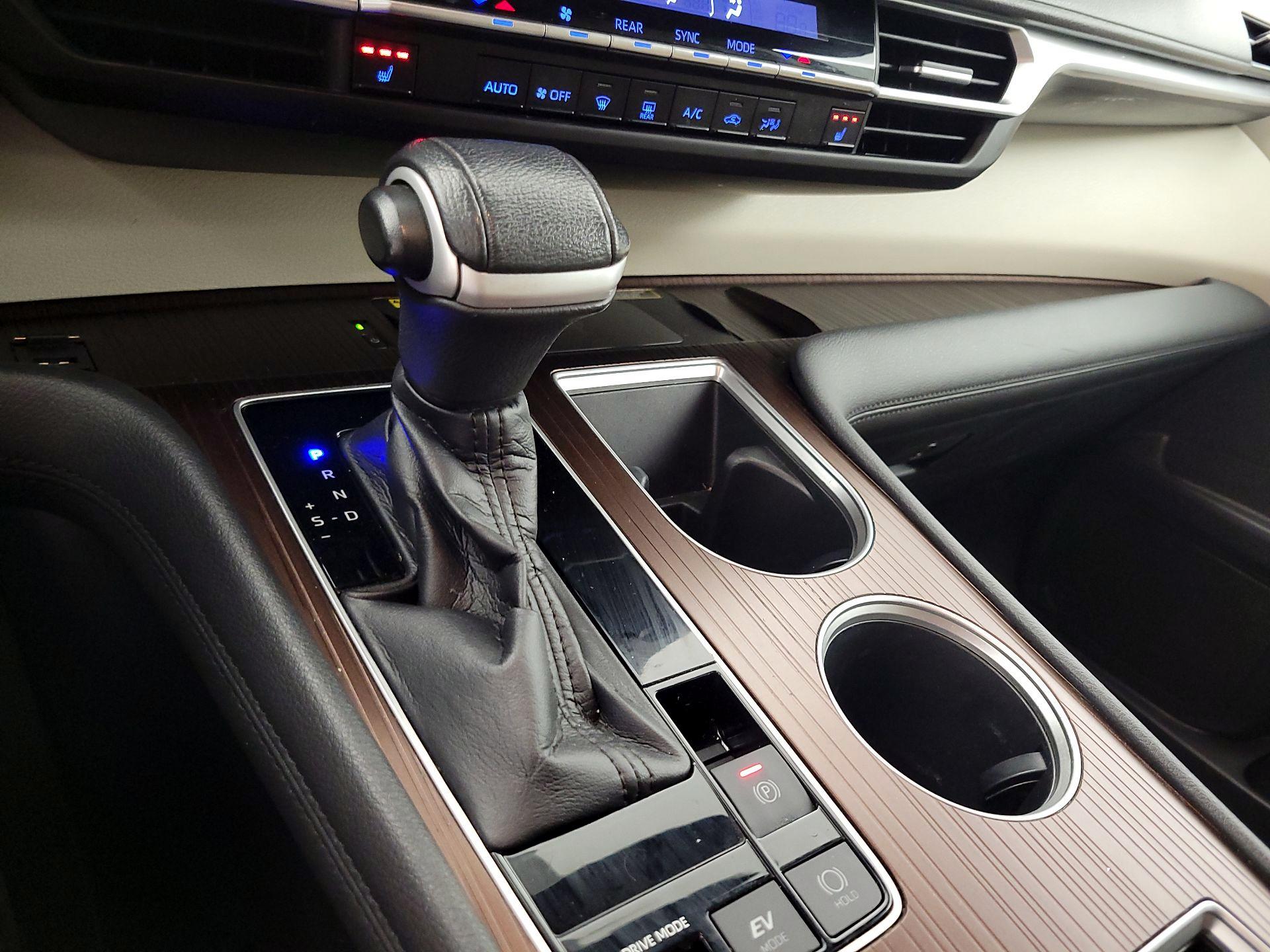 Thumbnail: 2021 Toyota Sienna - 17