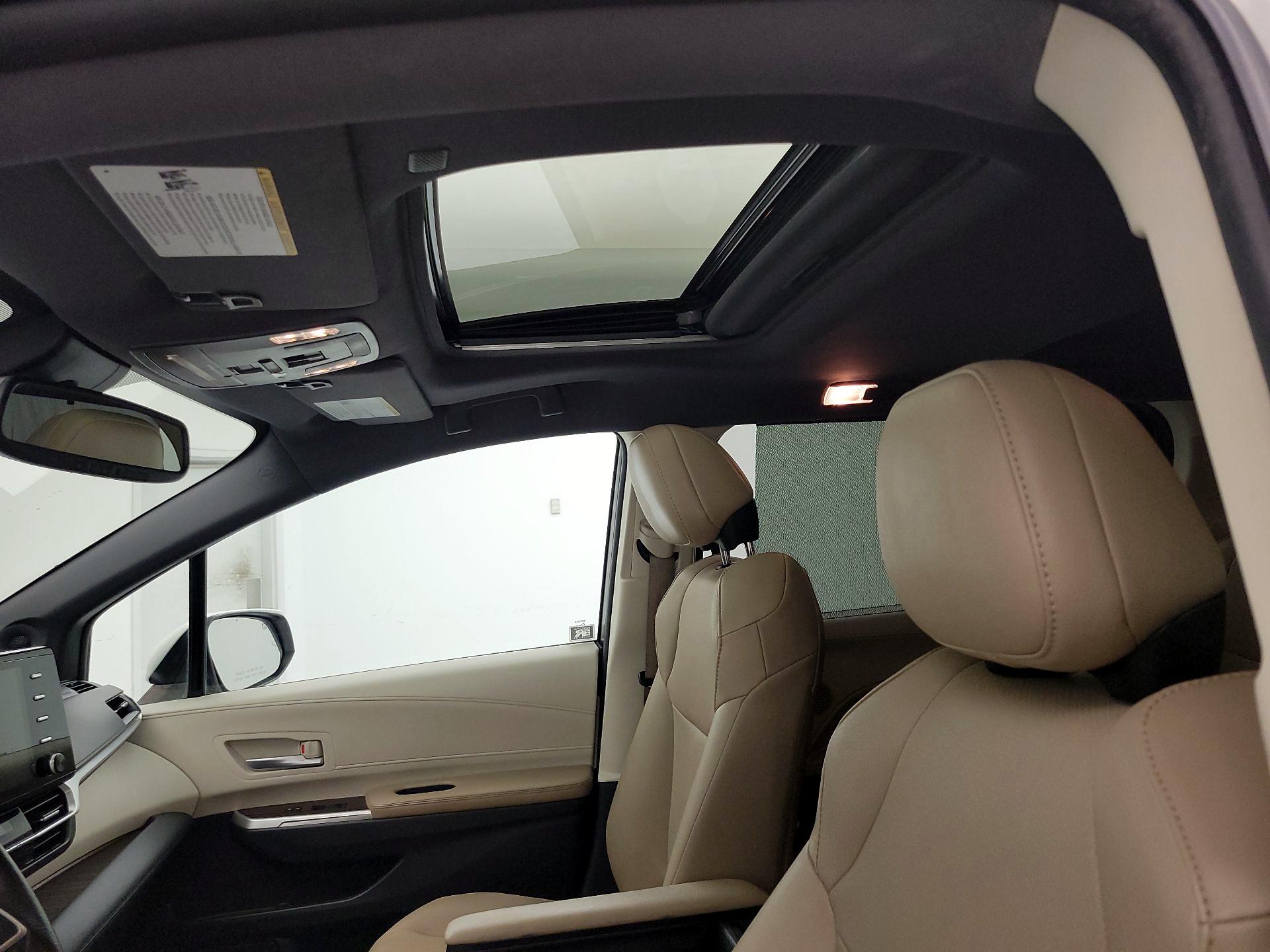 Thumbnail: 2021 Toyota Sienna - 18