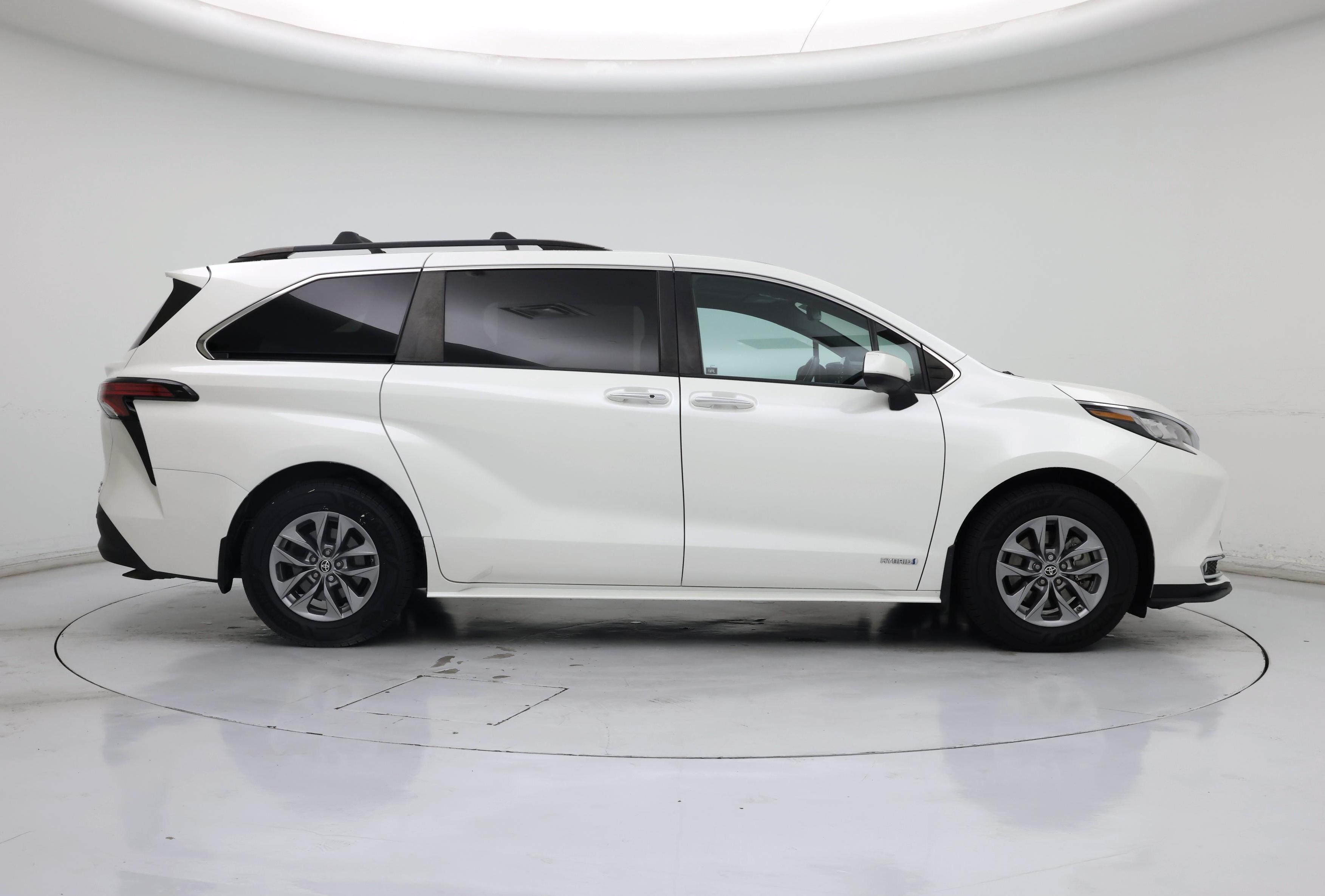 Thumbnail: 2021 Toyota Sienna - 7