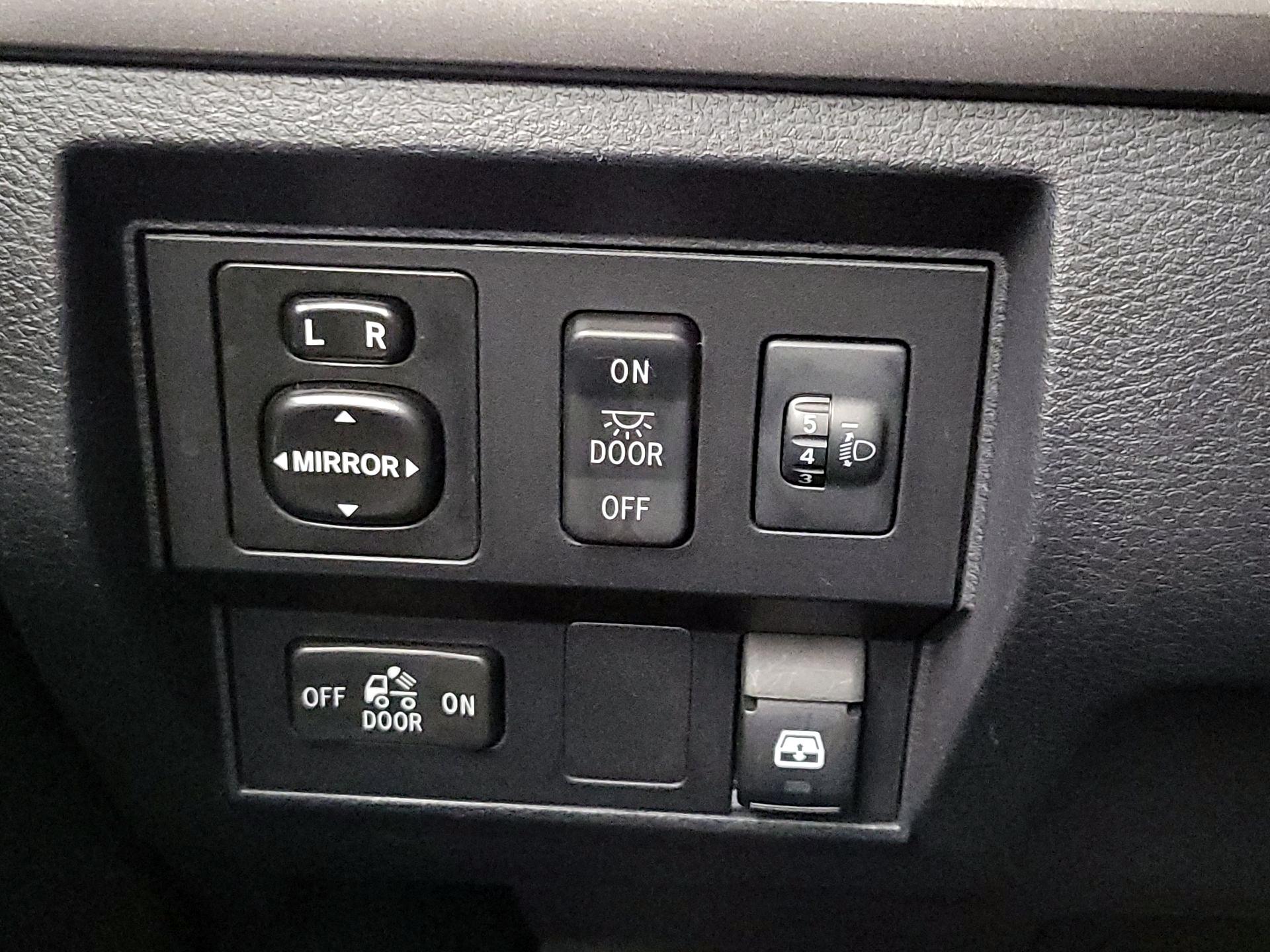 Thumbnail: 2016 Toyota Tundra - 13
