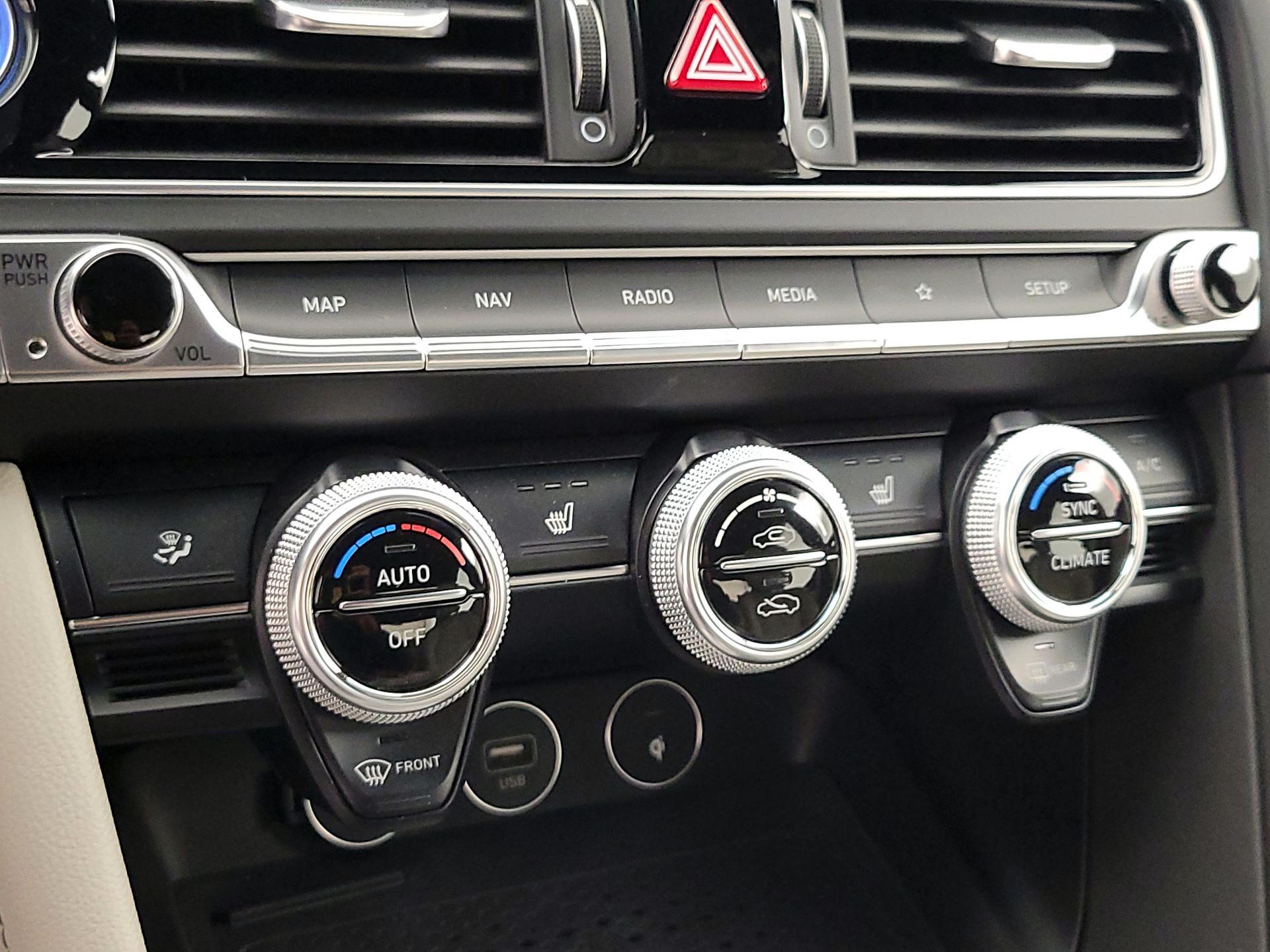 Thumbnail: 2022 Genesis G70 - 17