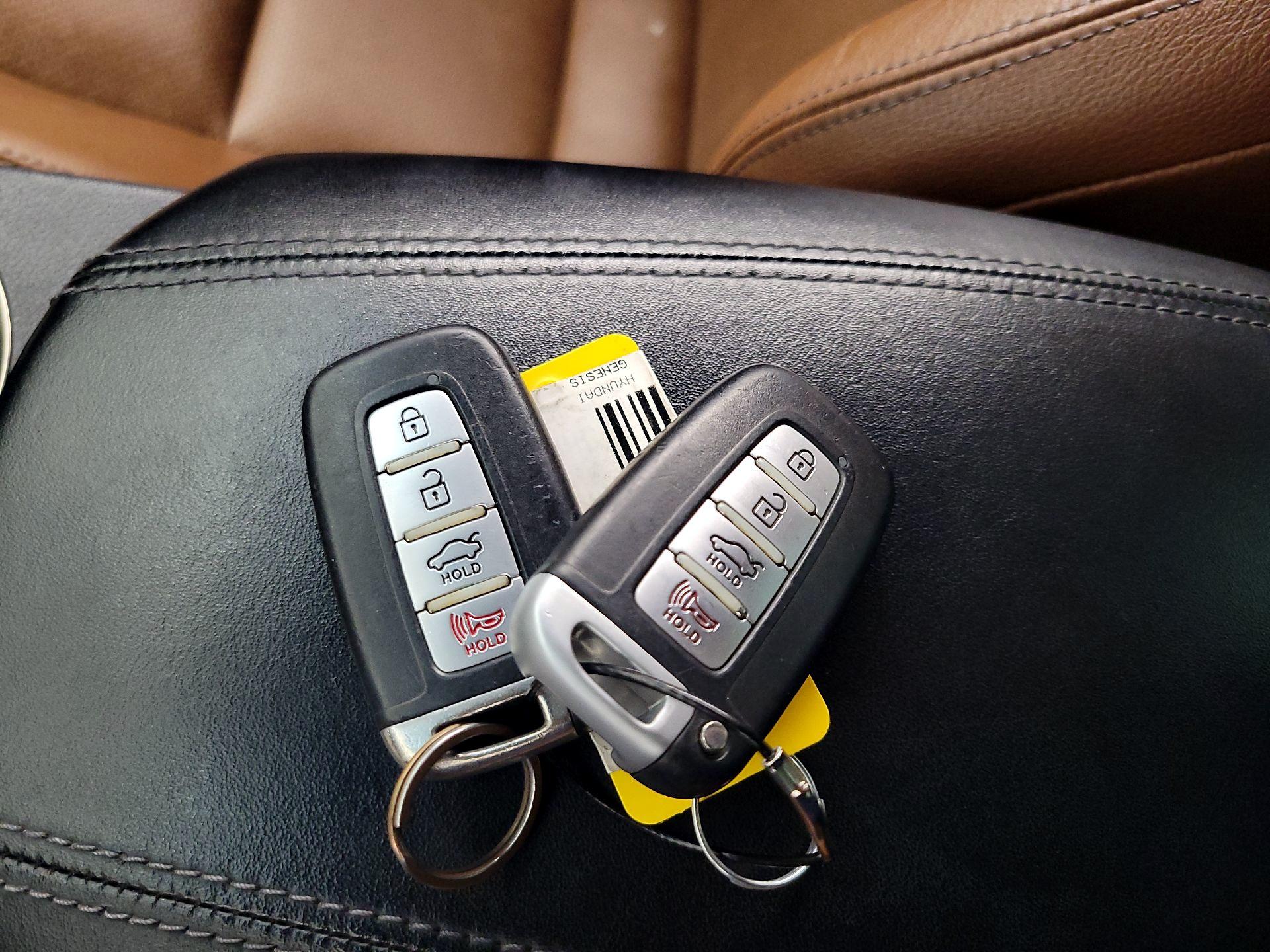 Thumbnail: 2015 Hyundai Genesis - 19