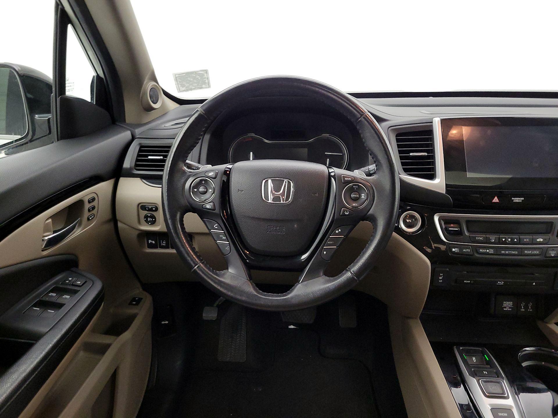 Thumbnail: 2016 Honda Pilot - 10