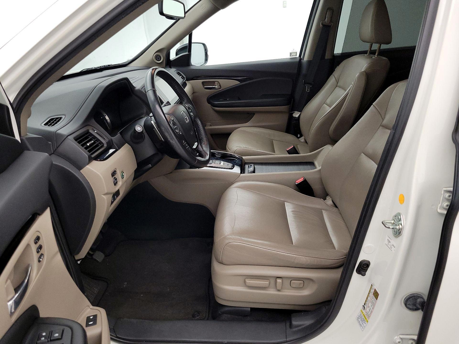 Thumbnail: 2016 Honda Pilot - 11