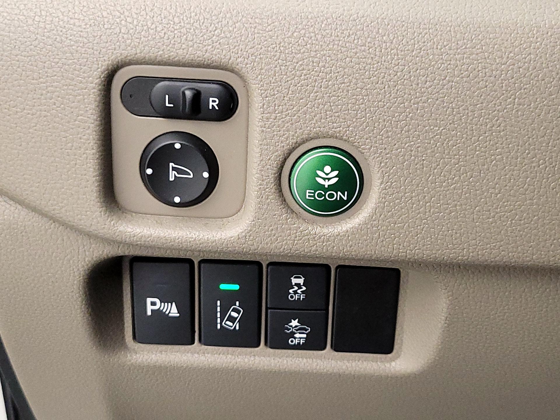 Thumbnail: 2016 Honda Pilot - 13