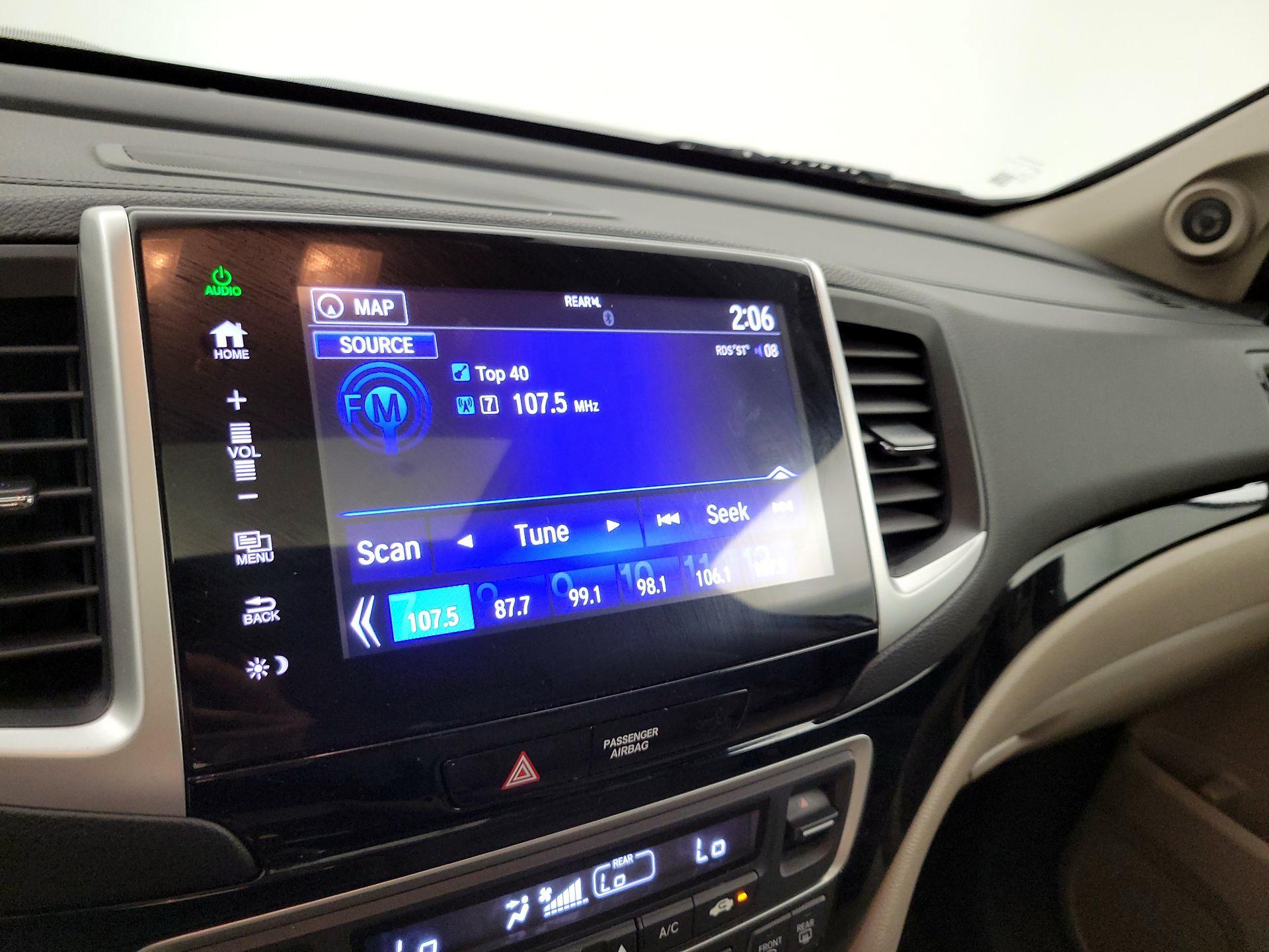 Thumbnail: 2016 Honda Pilot - 15