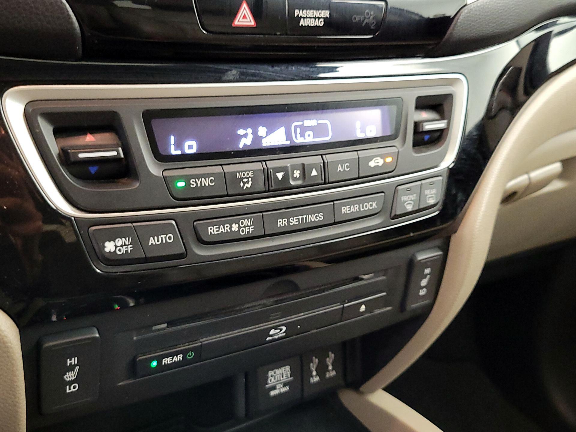 Thumbnail: 2016 Honda Pilot - 16