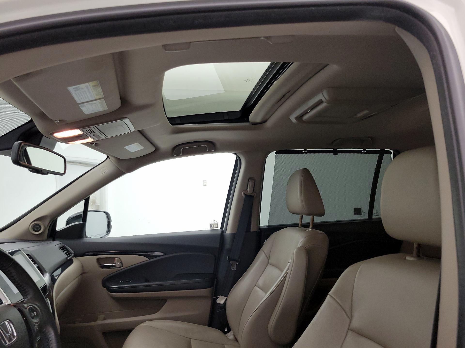 Thumbnail: 2016 Honda Pilot - 18