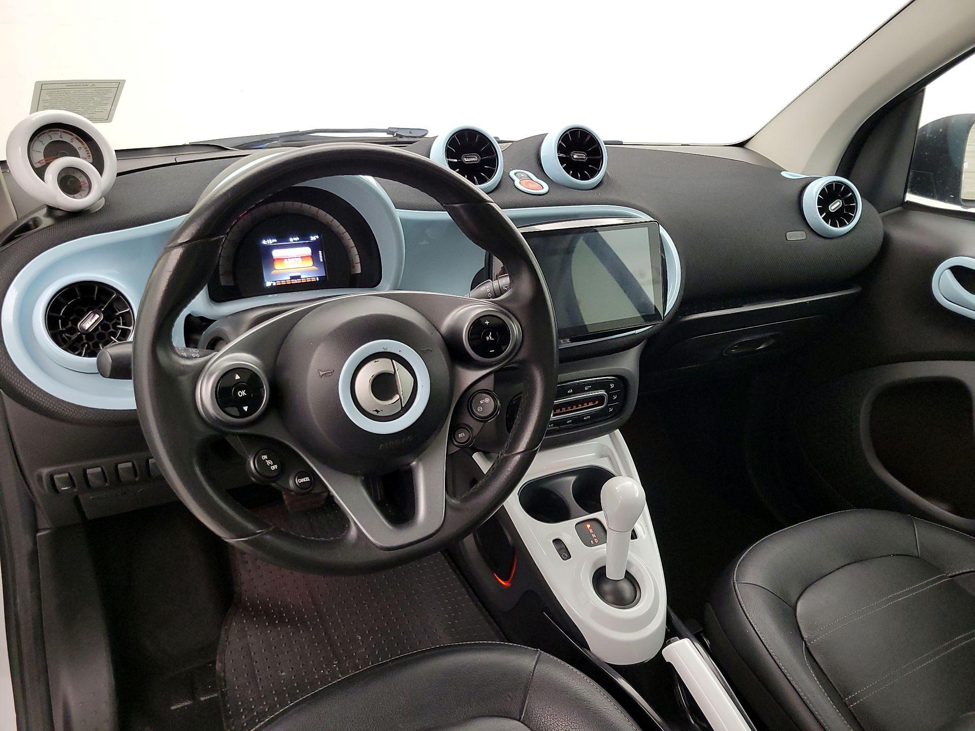 Thumbnail: 2016 smart fortwo - 9