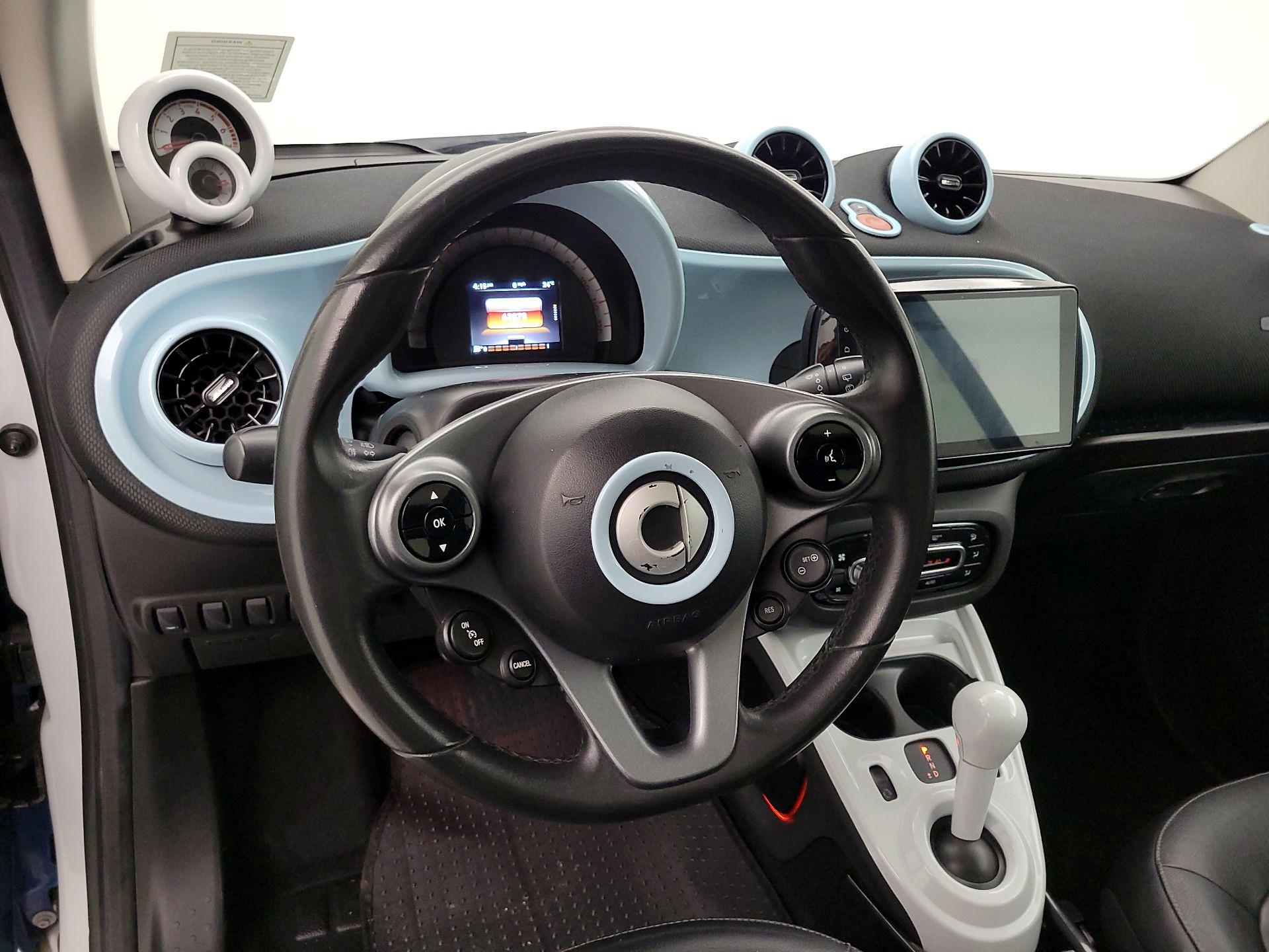 Thumbnail: 2016 smart fortwo - 10