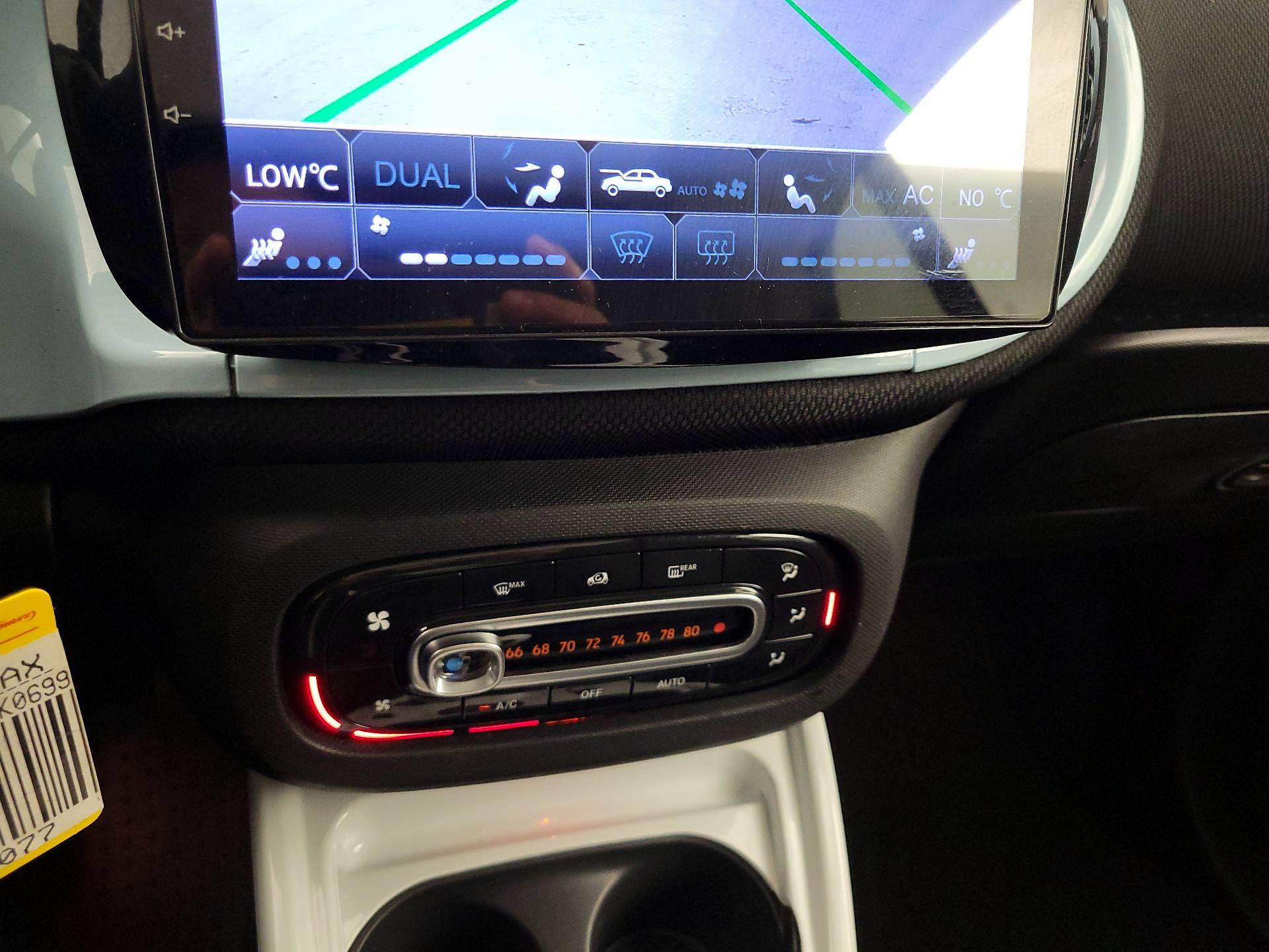 Thumbnail: 2016 smart fortwo - 17