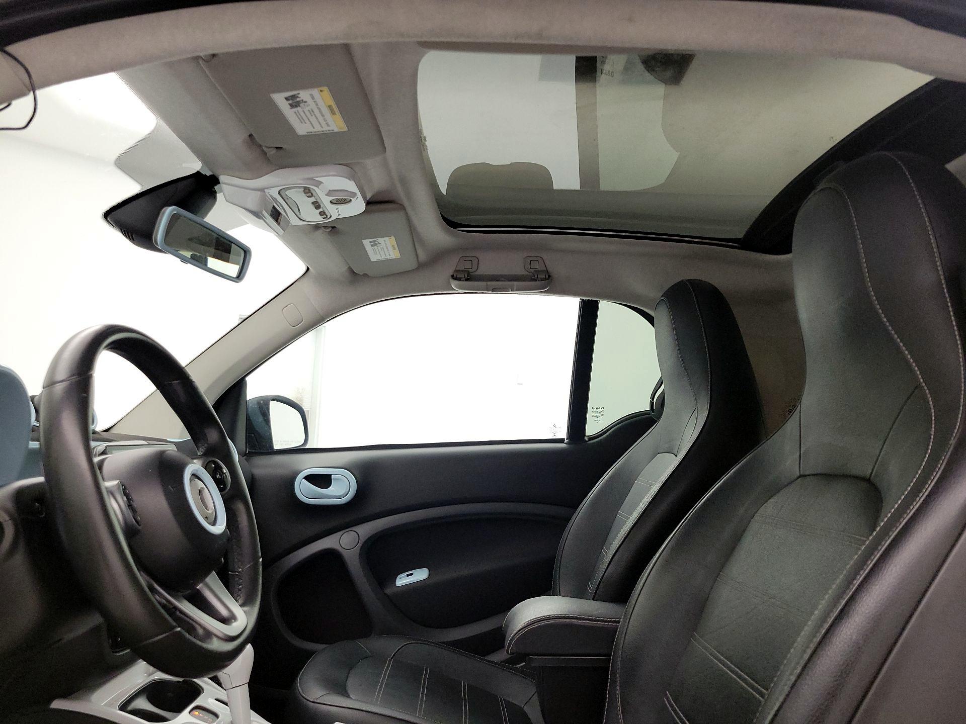 Thumbnail: 2016 smart fortwo - 20