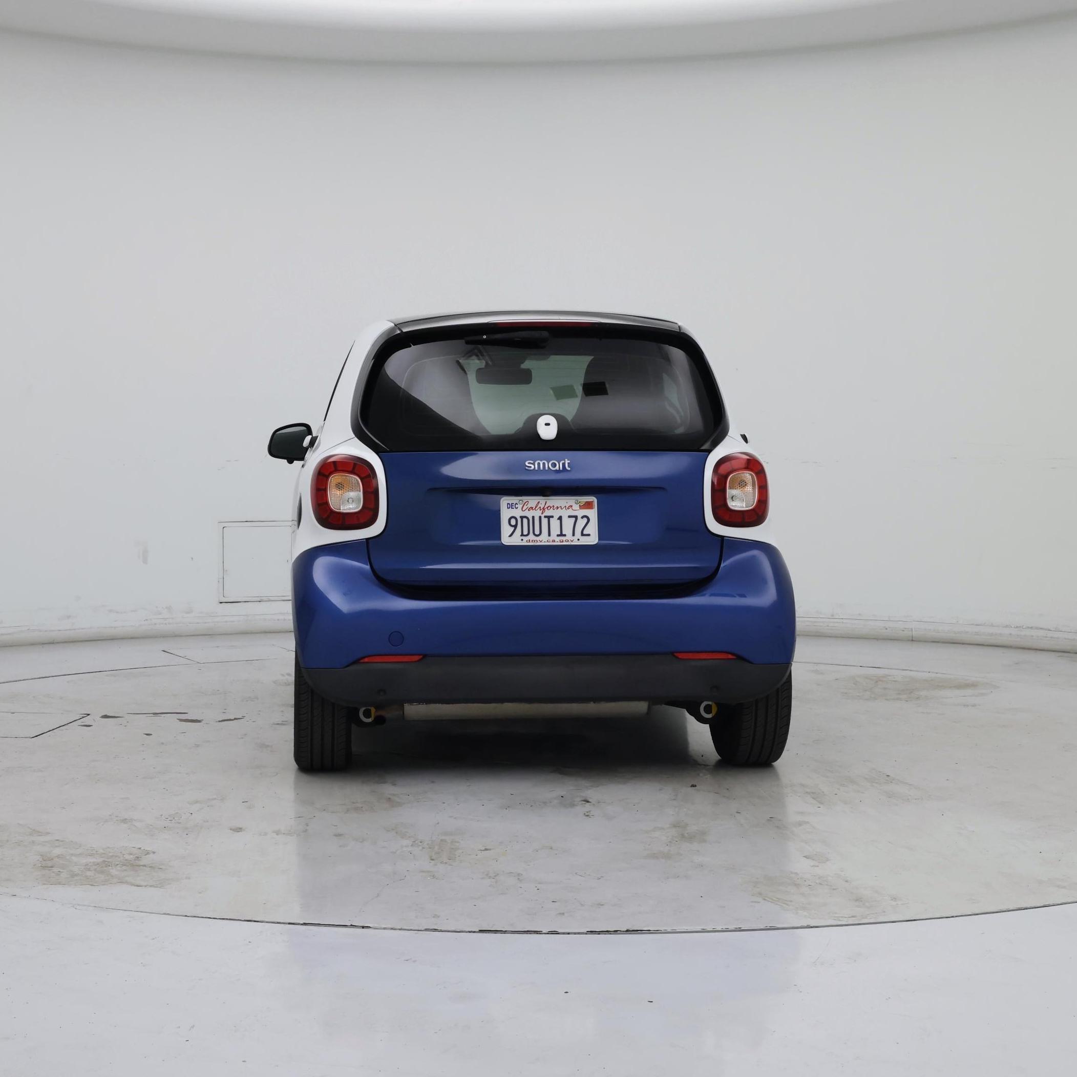 Thumbnail: 2016 smart fortwo - 6