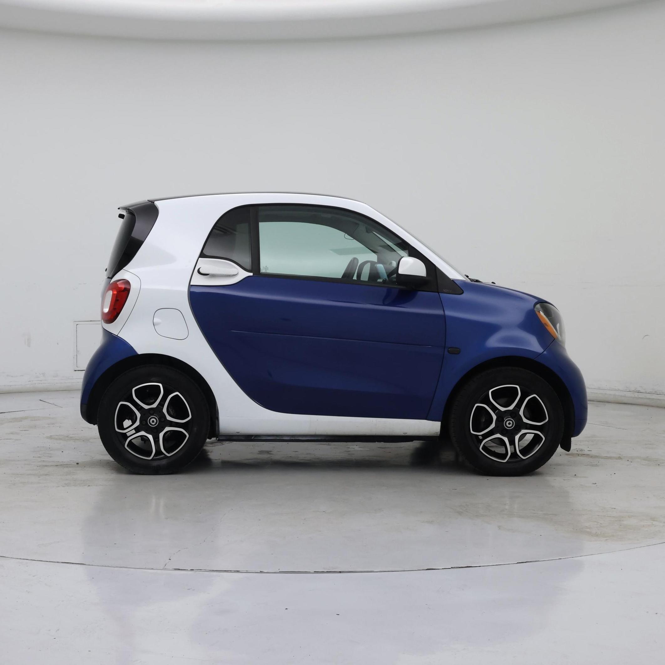Thumbnail: 2016 smart fortwo - 7
