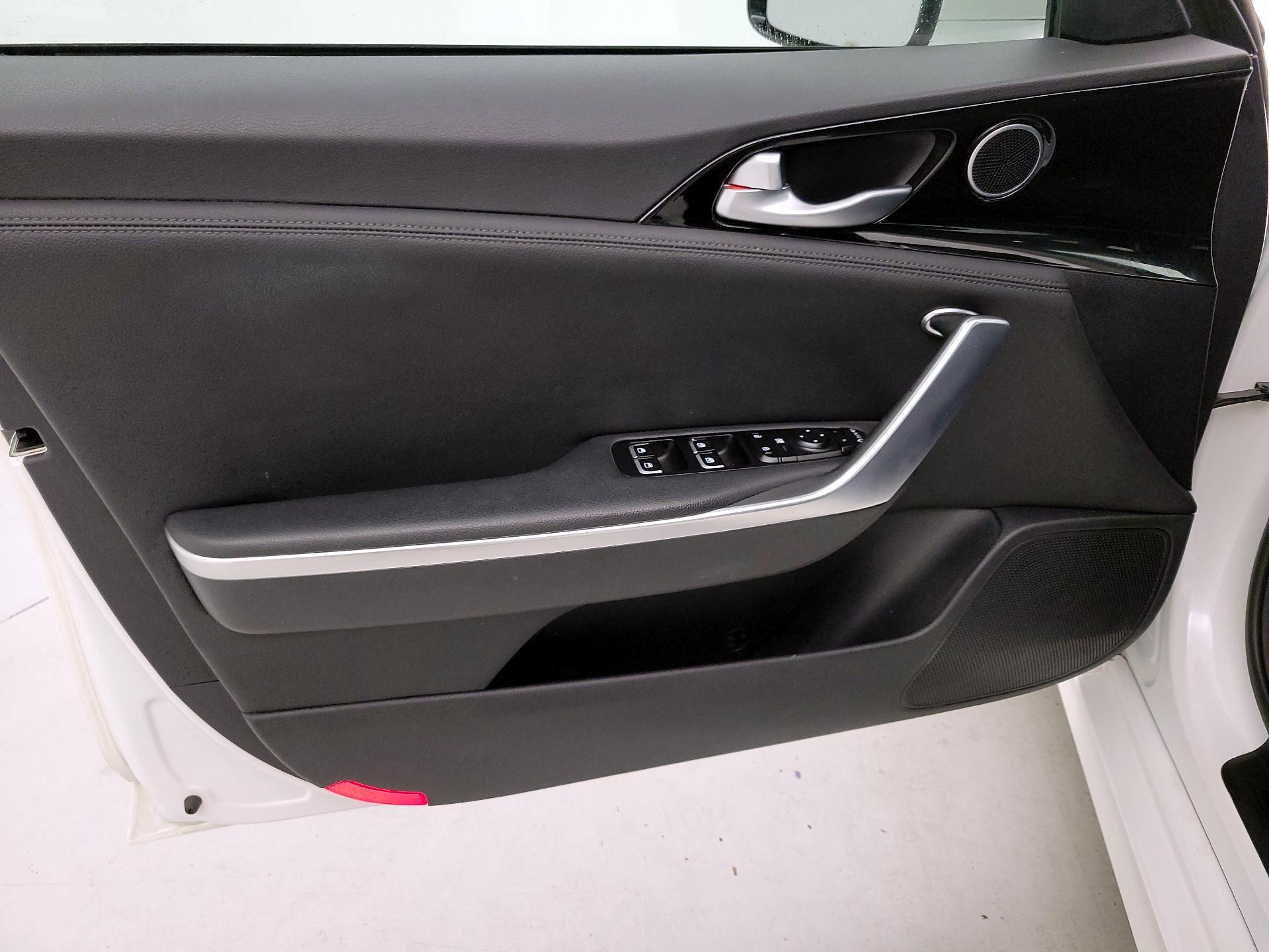 Thumbnail: 2018 Kia Stinger - 12