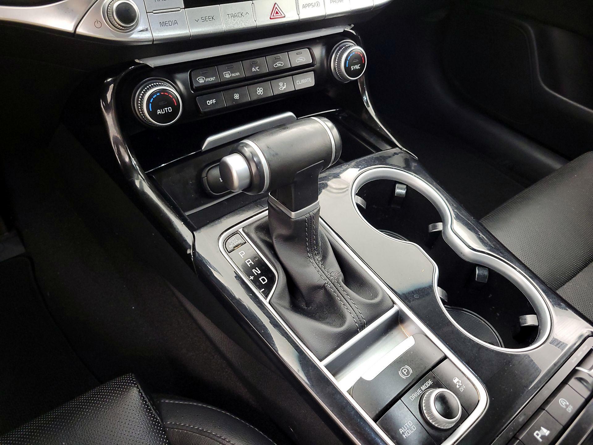 Thumbnail: 2018 Kia Stinger - 17