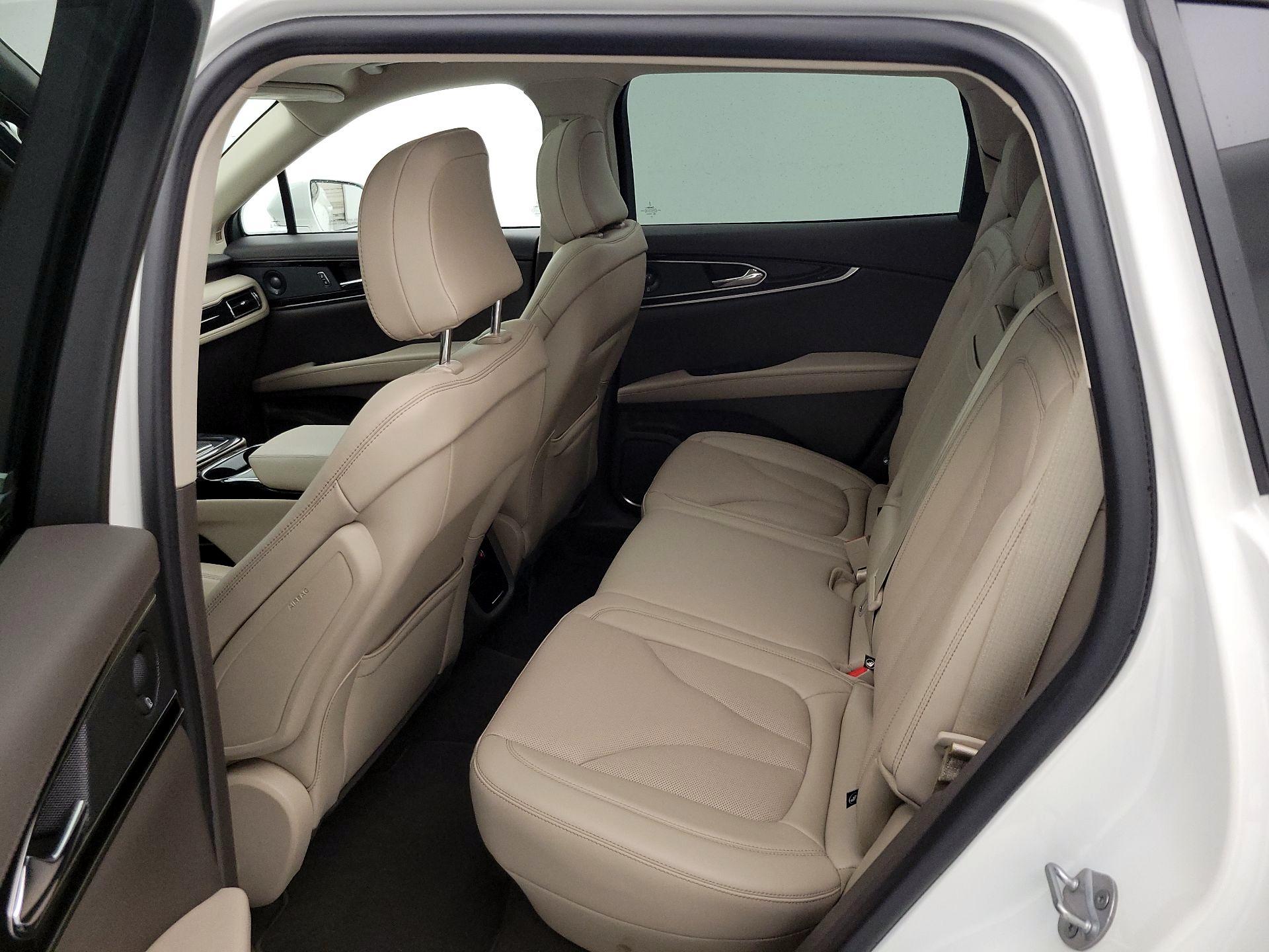 Thumbnail: 2022 Lincoln Nautilus - 19