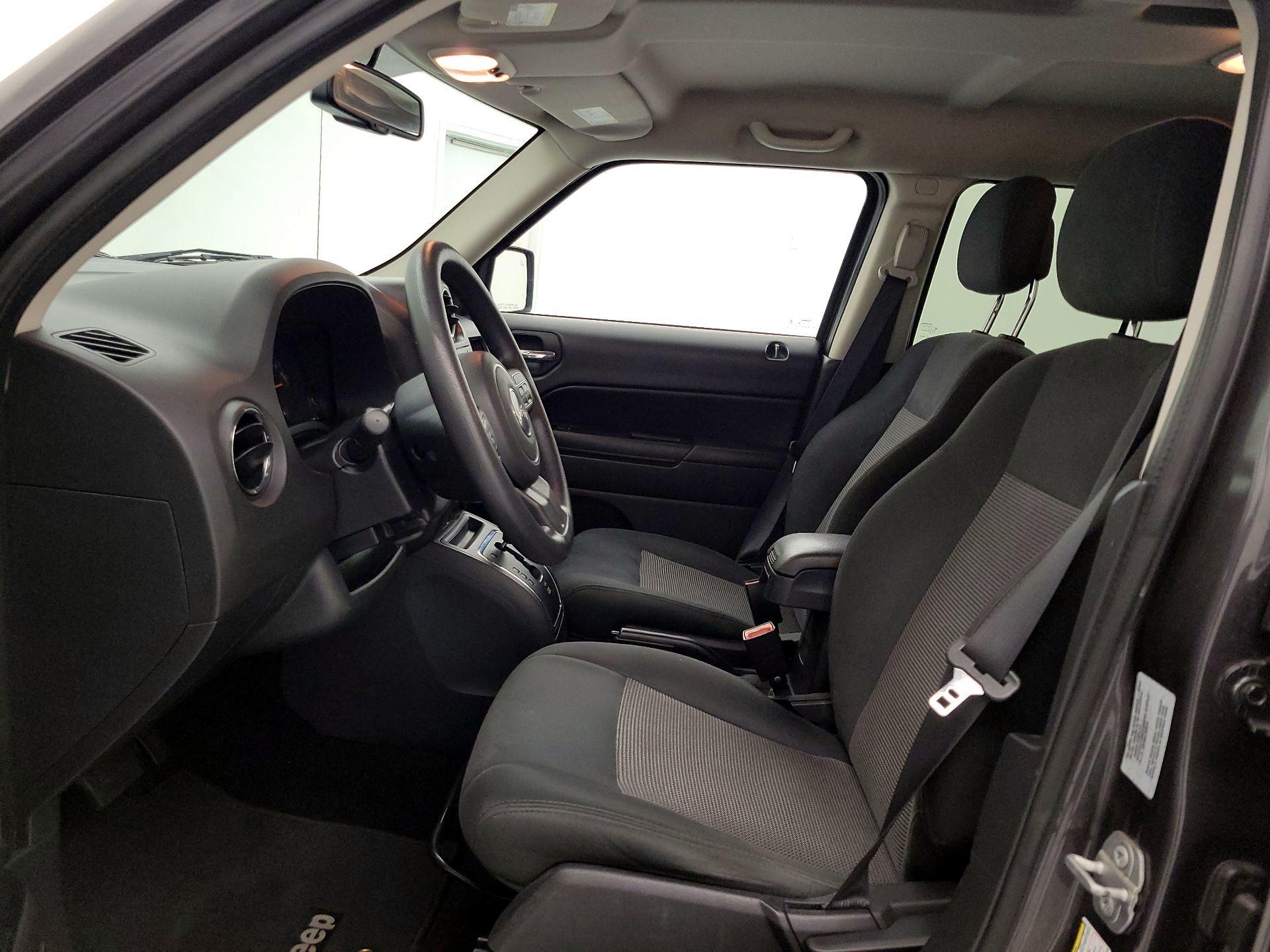 Thumbnail: 2016 Jeep Patriot - 11