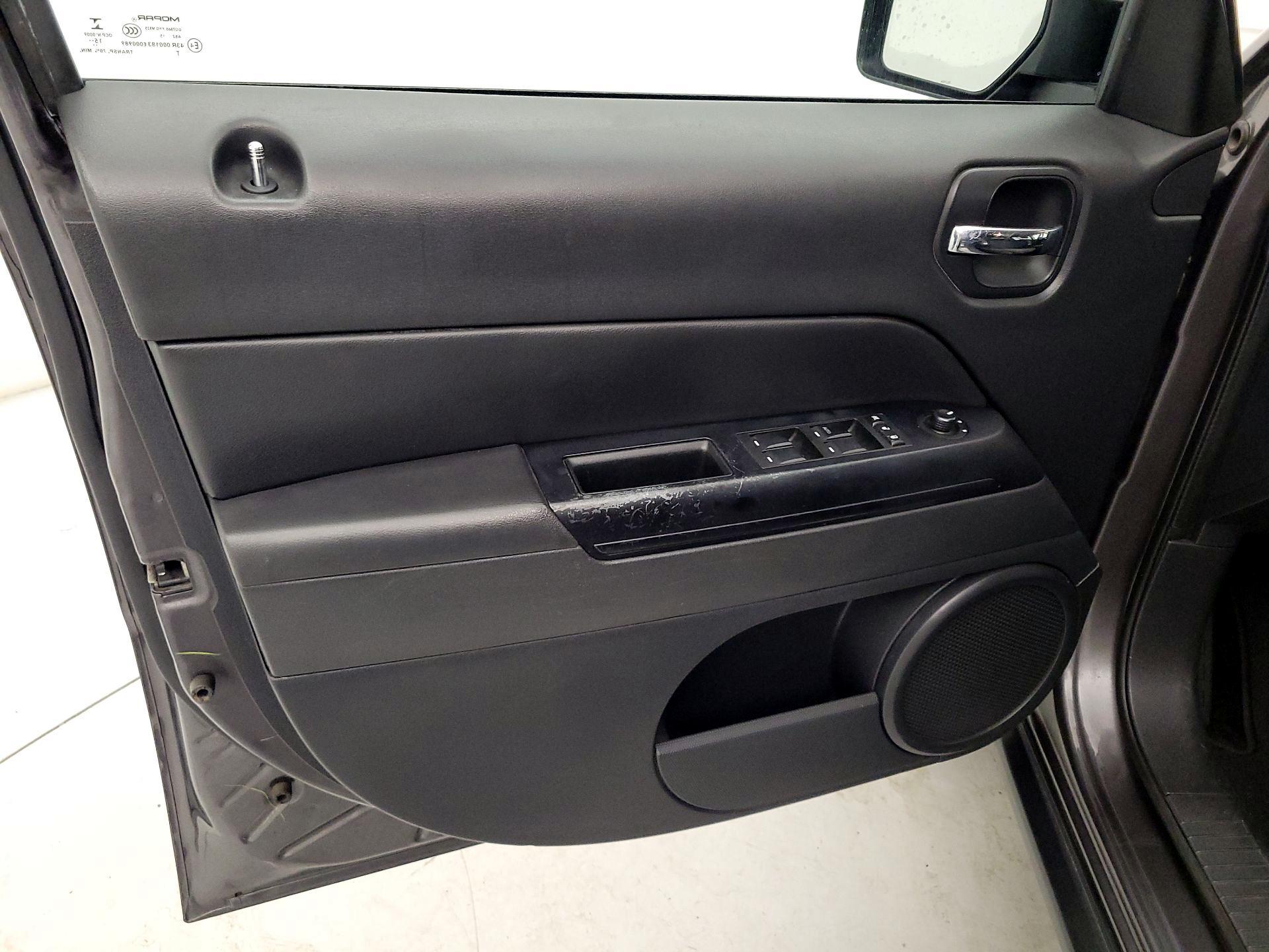 Thumbnail: 2016 Jeep Patriot - 12