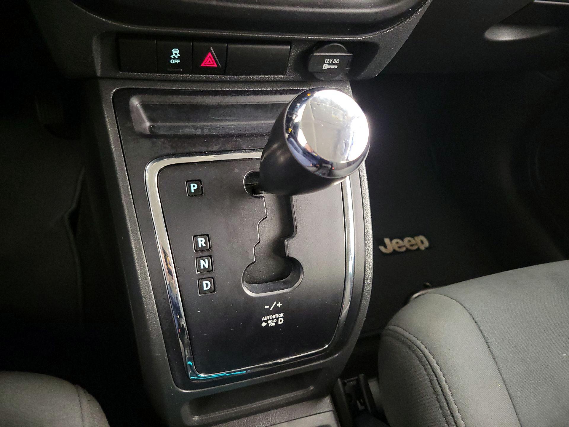 Thumbnail: 2016 Jeep Patriot - 15