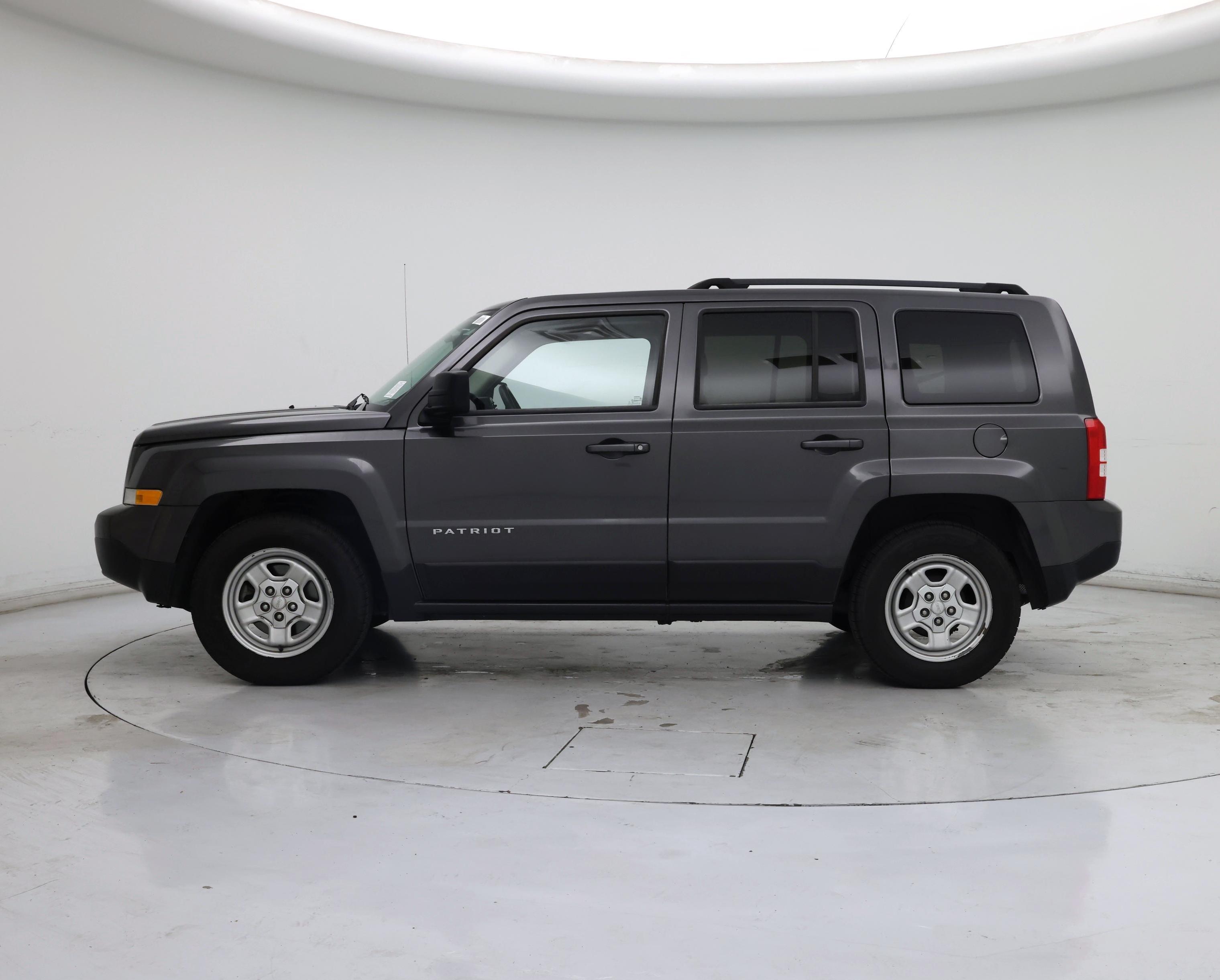 Thumbnail: 2016 Jeep Patriot - 3