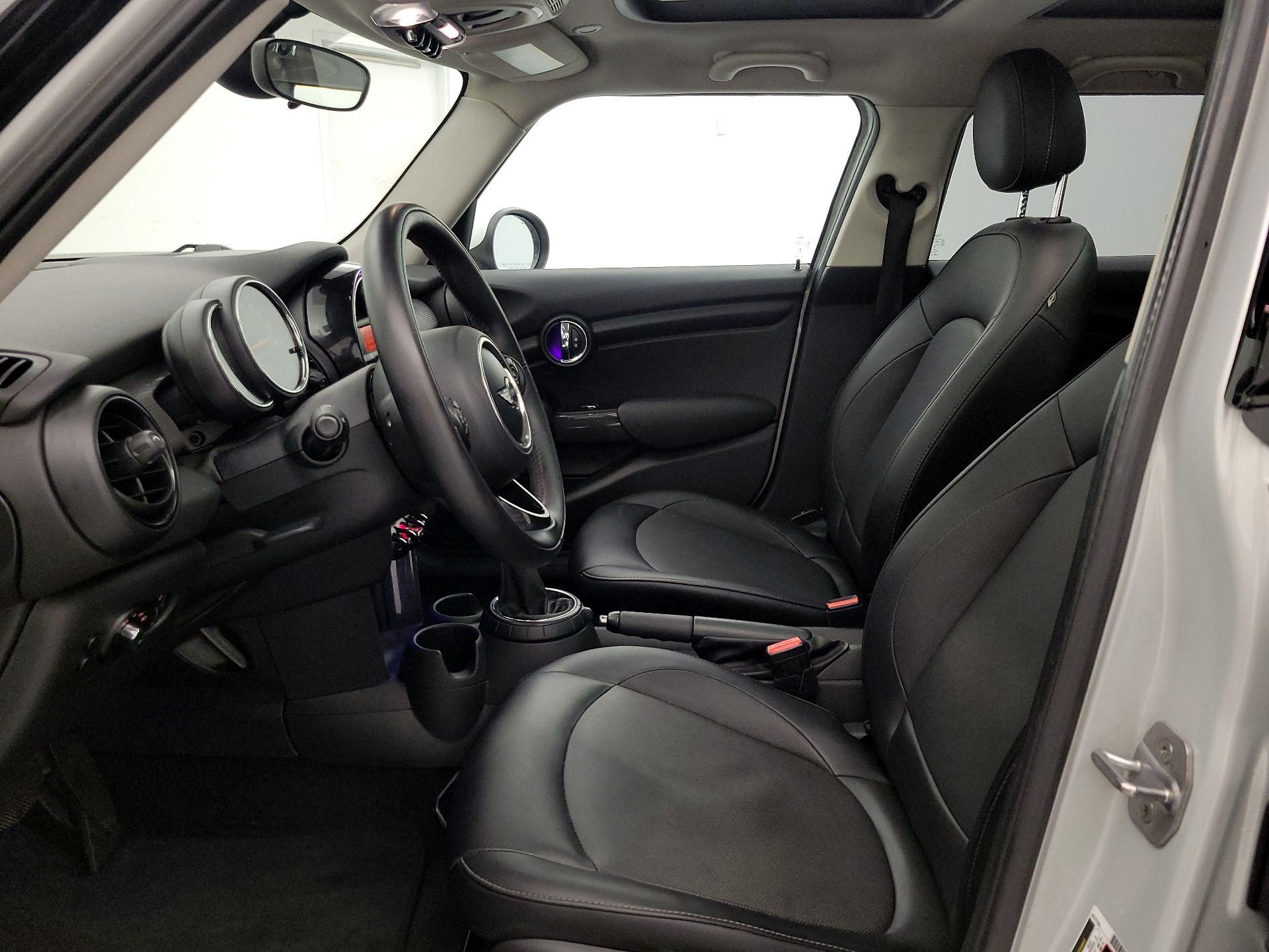 Thumbnail: 2016 MINI Cooper Hardtop - 11