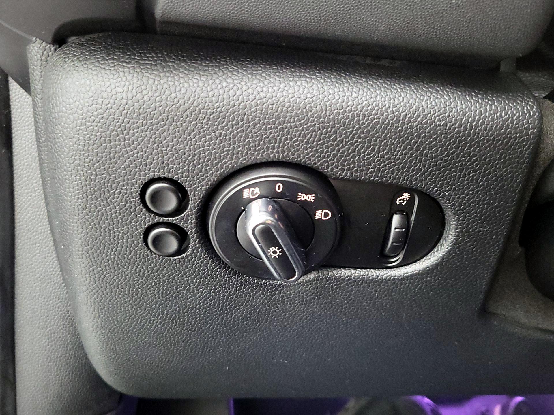 Thumbnail: 2016 MINI Cooper Hardtop - 13