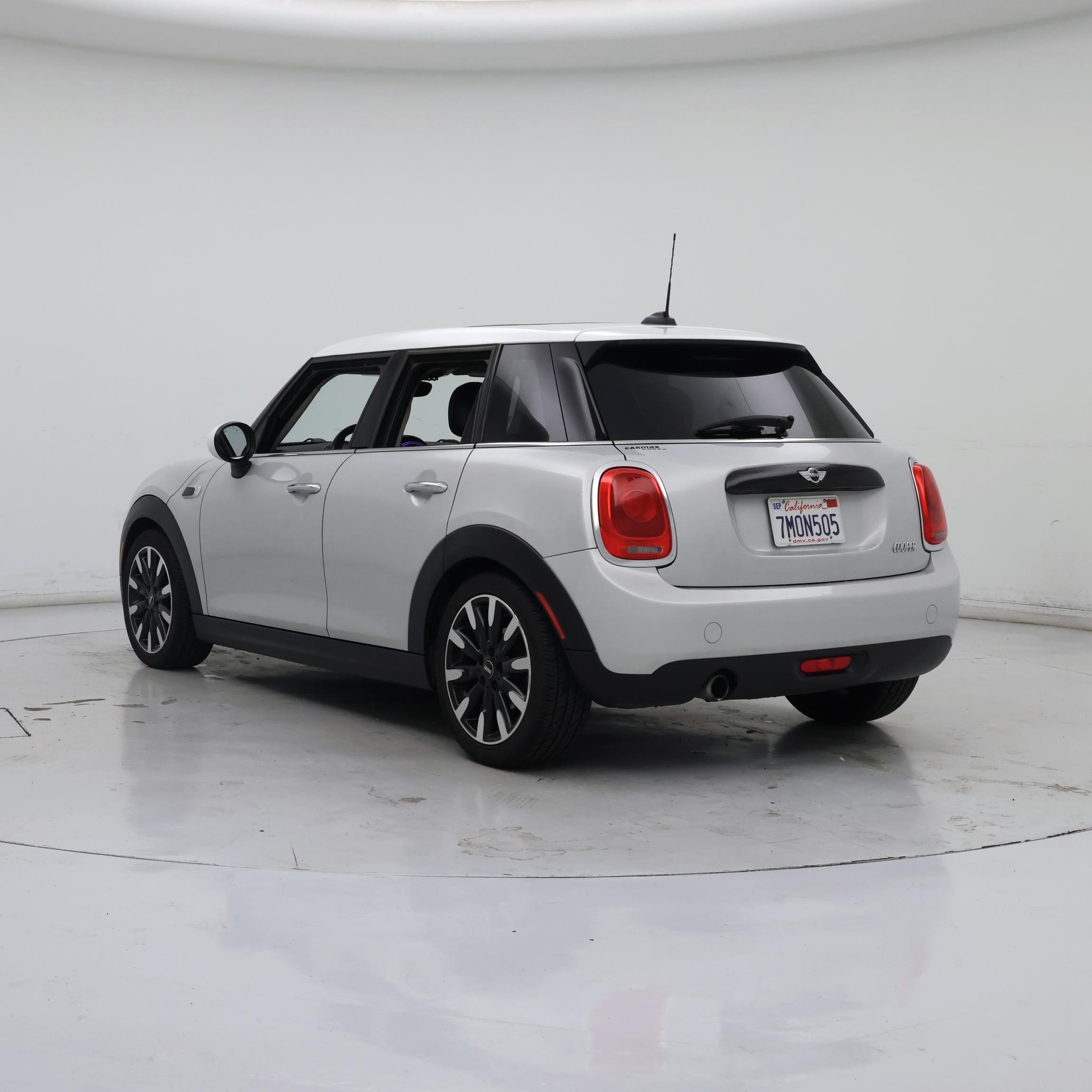 Thumbnail: 2016 MINI Cooper Hardtop - 2