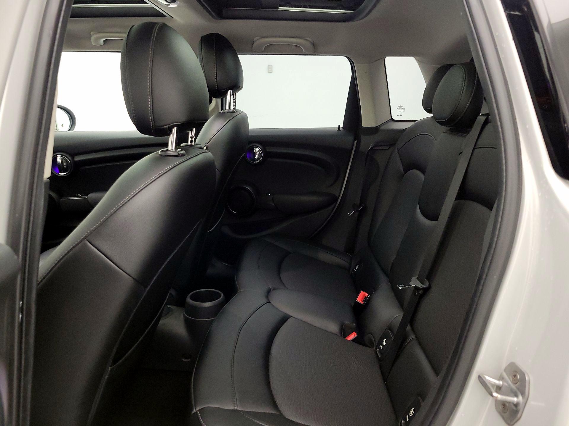 Thumbnail: 2016 MINI Cooper Hardtop - 19