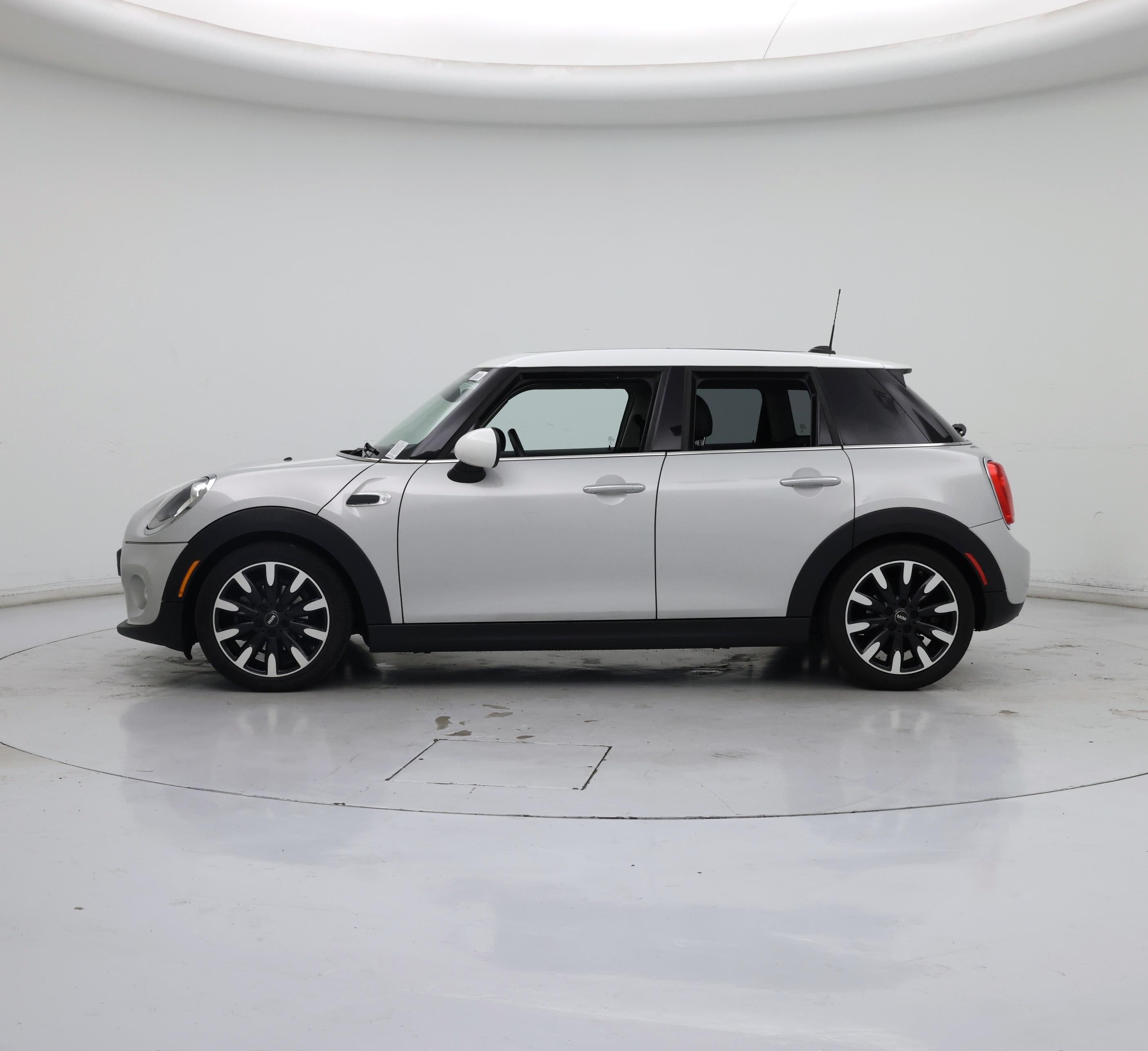 Thumbnail: 2016 MINI Cooper Hardtop - 3