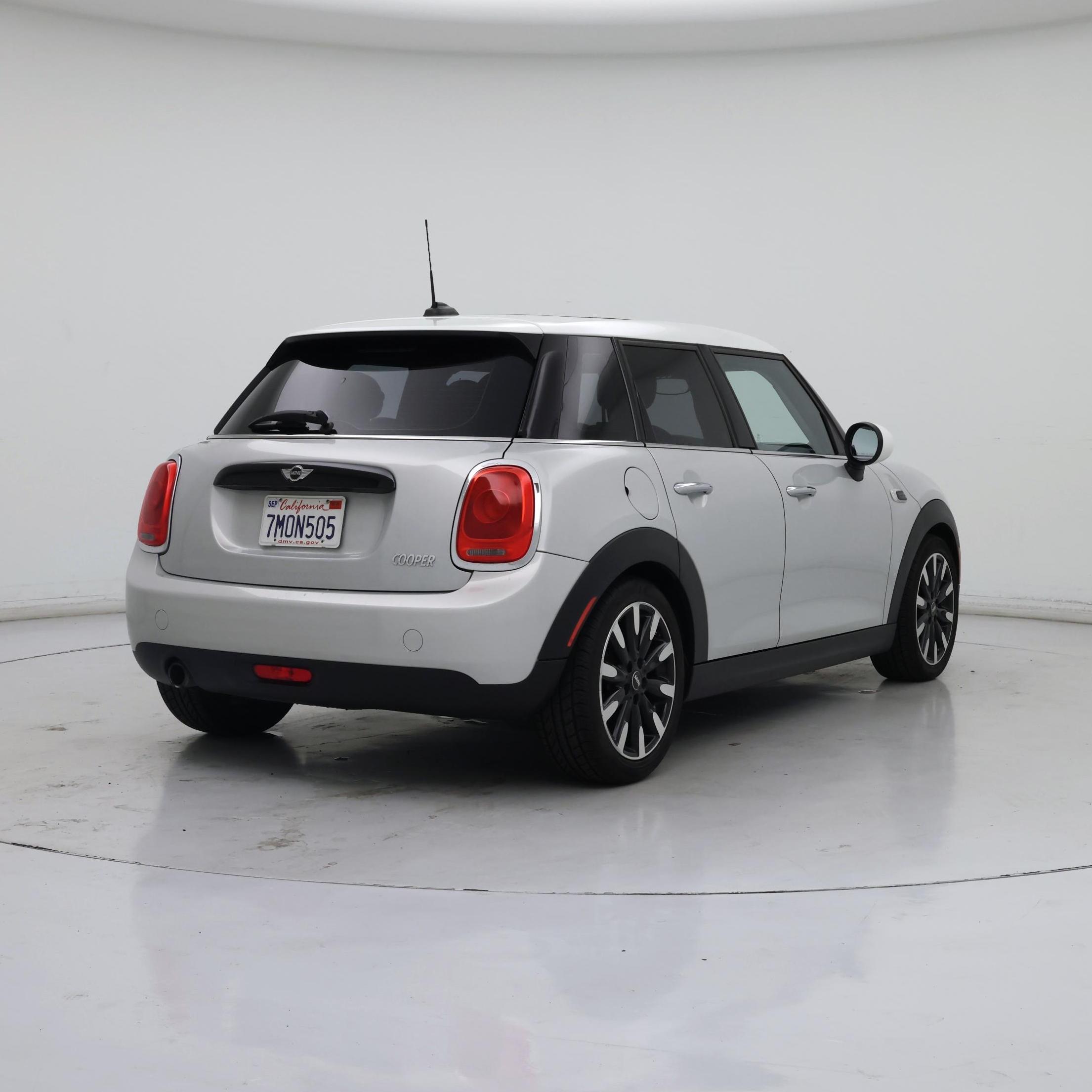 Thumbnail: 2016 MINI Cooper Hardtop - 8