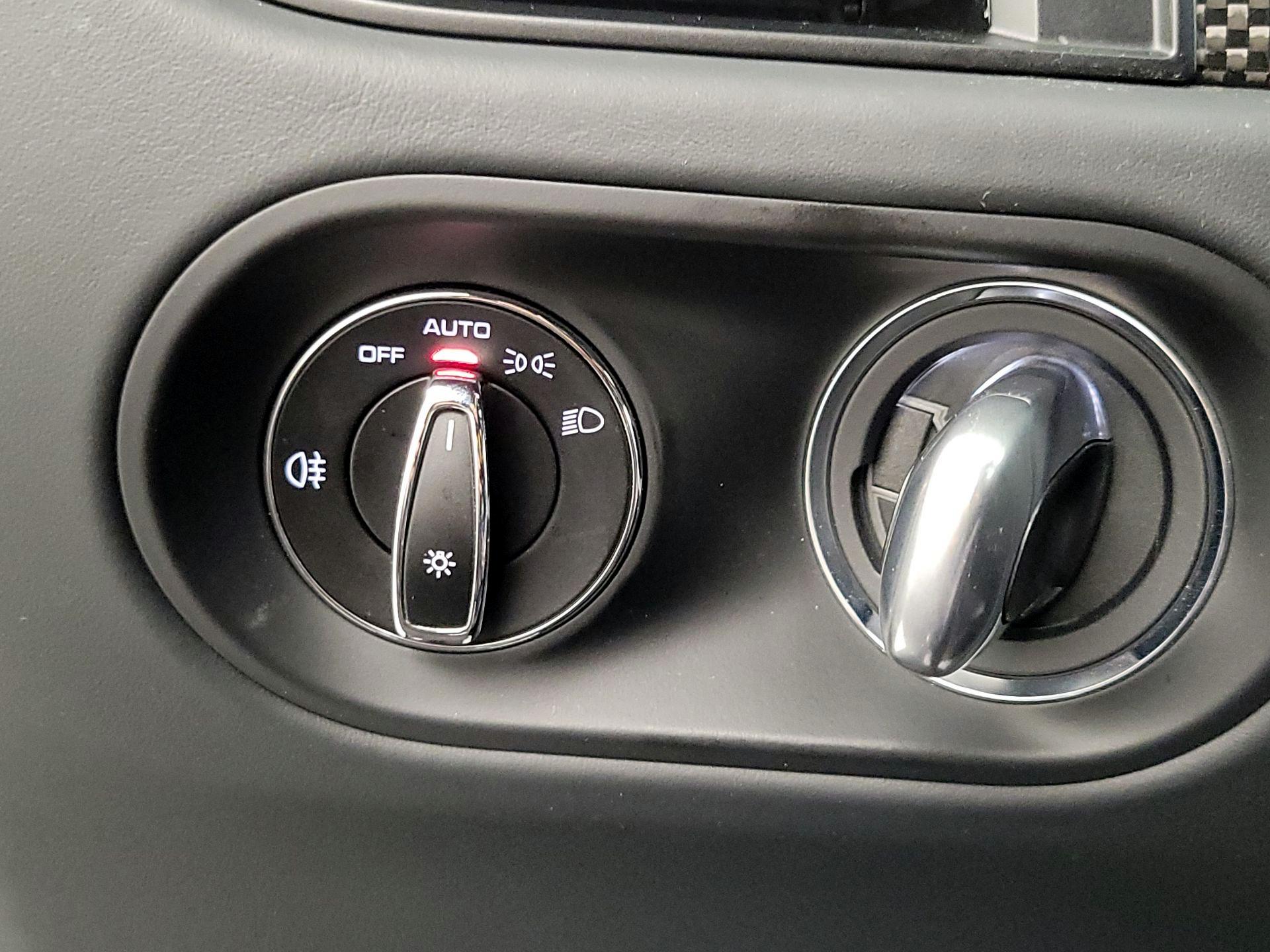 Thumbnail: 2023 Porsche Macan - 13