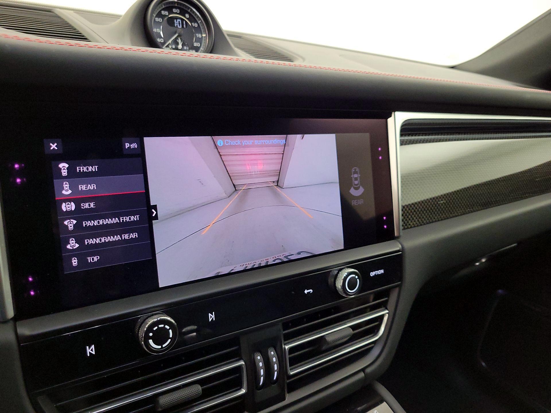 Thumbnail: 2023 Porsche Macan - 15